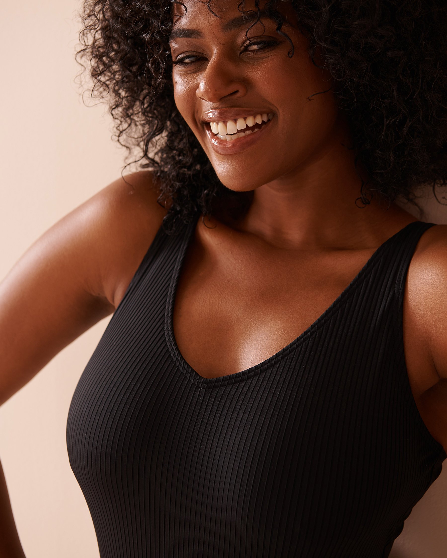 LA VIE EN ROSE AQUA SOLID V-neck One-piece Swimsuit Black 70400145 - View3