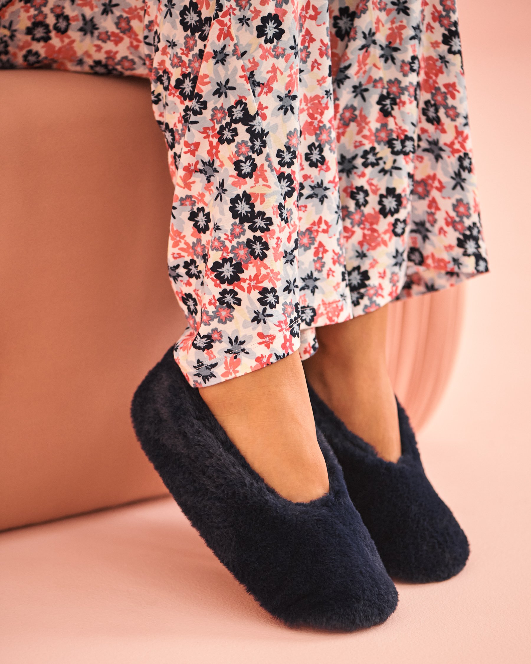 LA VIE EN ROSE Faux Fur Slipper Socks Navy Blue 40700379 - View1