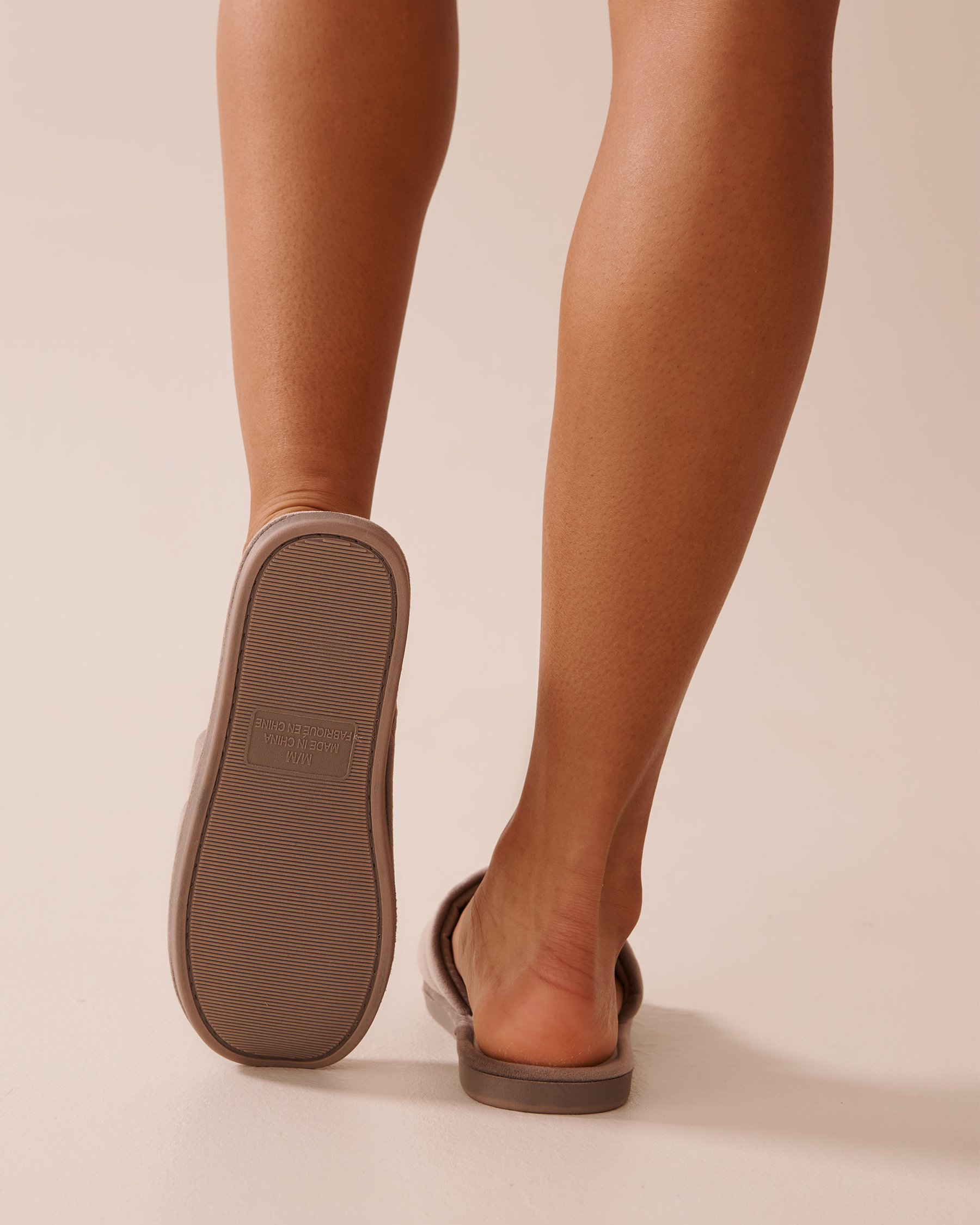 LA VIE EN ROSE Quilted Velvet Slippers Brown 40700377 - View2