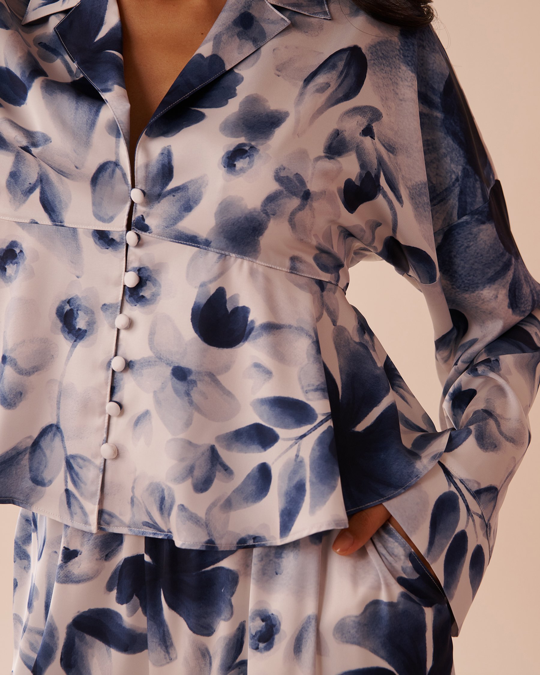 LA VIE EN ROSE Blue Floral Print Satin Flared Button-down Shirt Night Garden 60100126 - View6