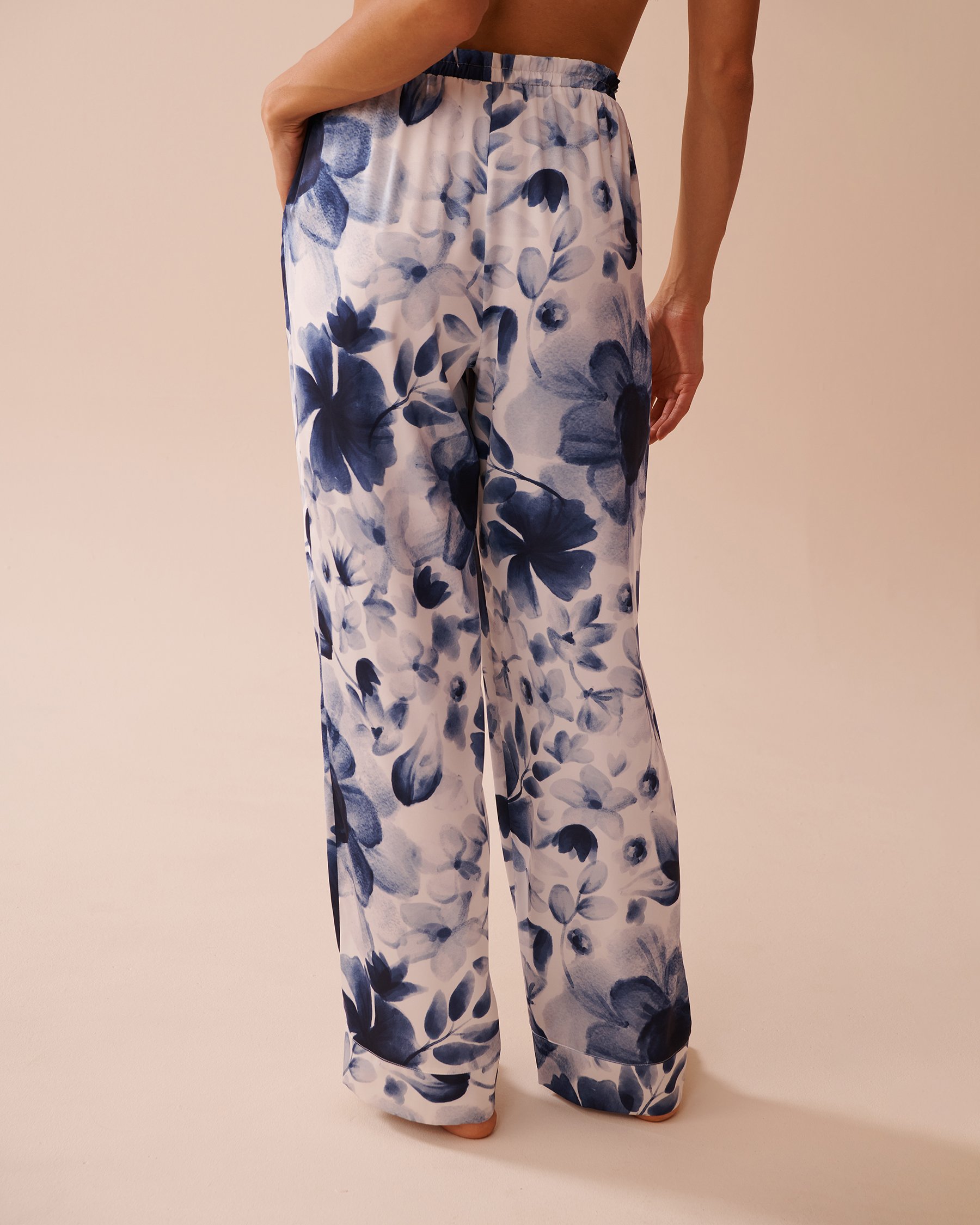 LA VIE EN ROSE Blue Floral Print Frill Detail Satin Pants Night Garden 60200120 - View2