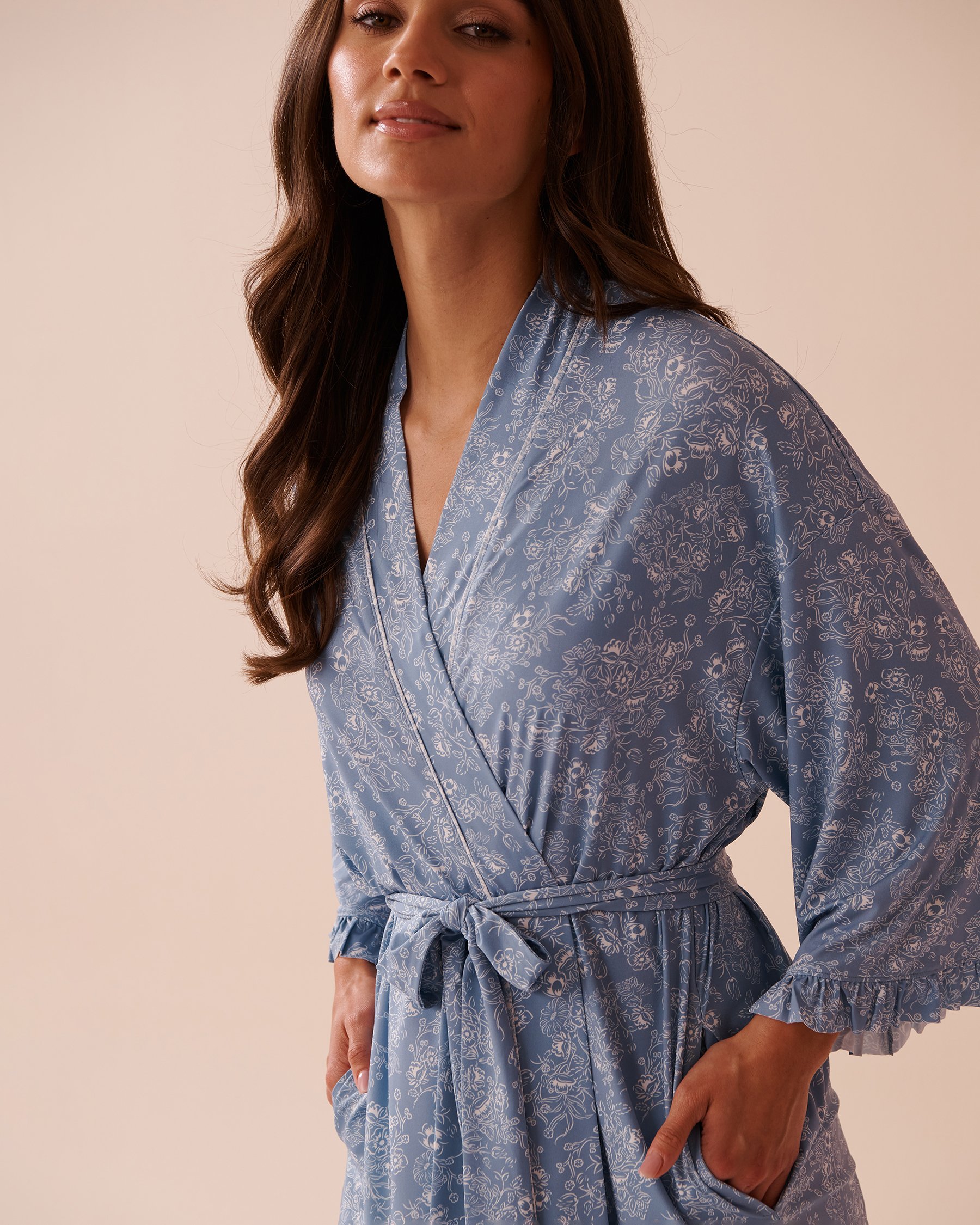 LA VIE EN ROSE White Floral Print Recycled Fibers Ruffled Kimono Morning Dew 60600091 - View3