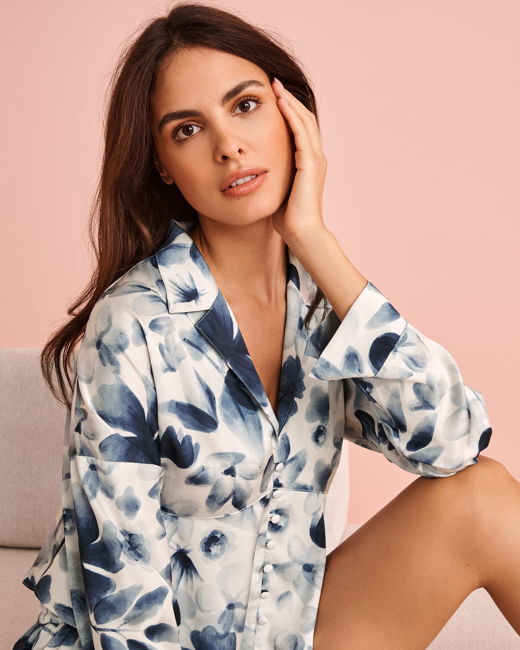 LA VIE EN ROSE Blue Floral Print Satin Flared Button-down Shirt Night Garden 60100126 - View3