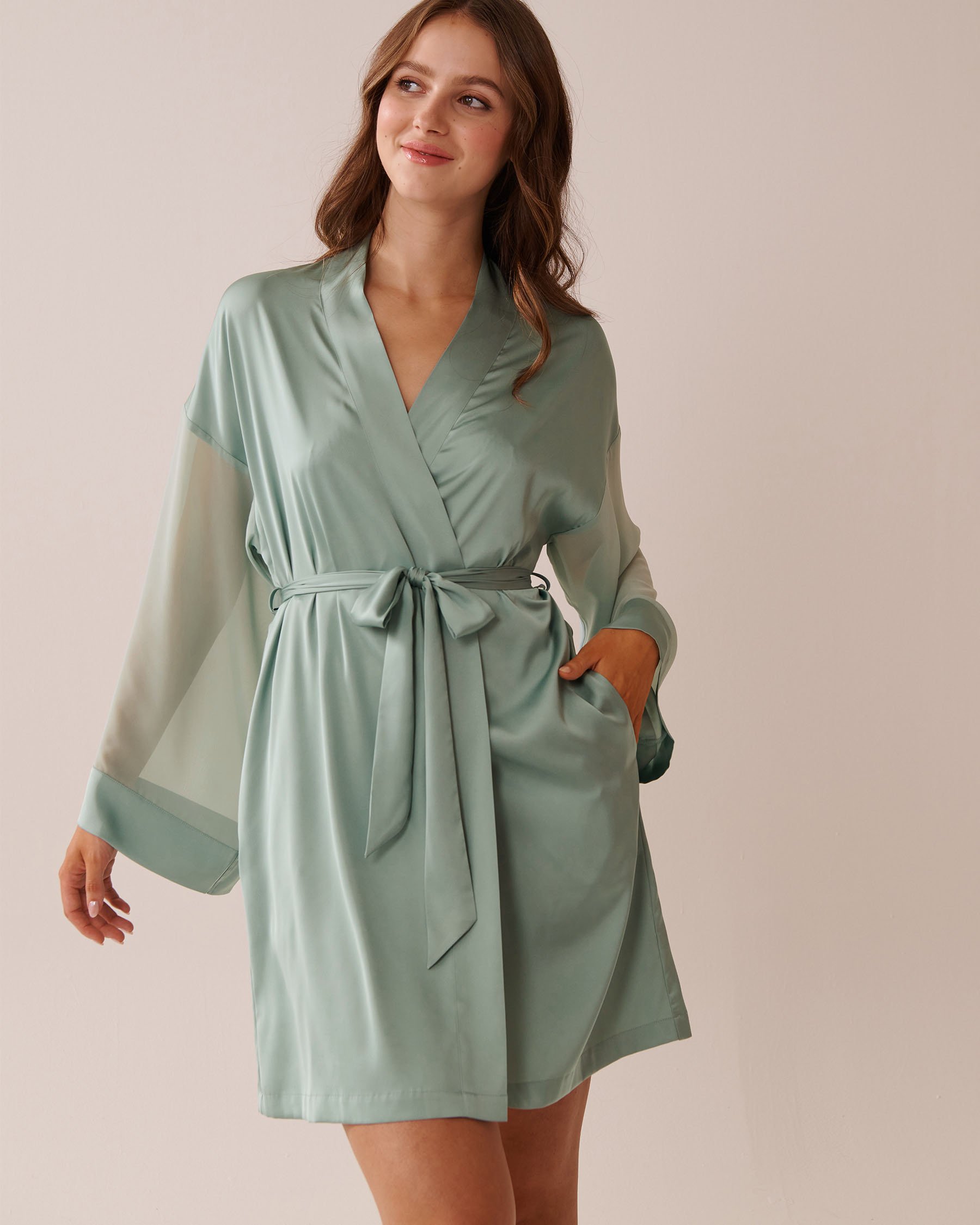 LA VIE EN ROSE Kimono en satin et chiffon Vert sauge 60600092 - View2