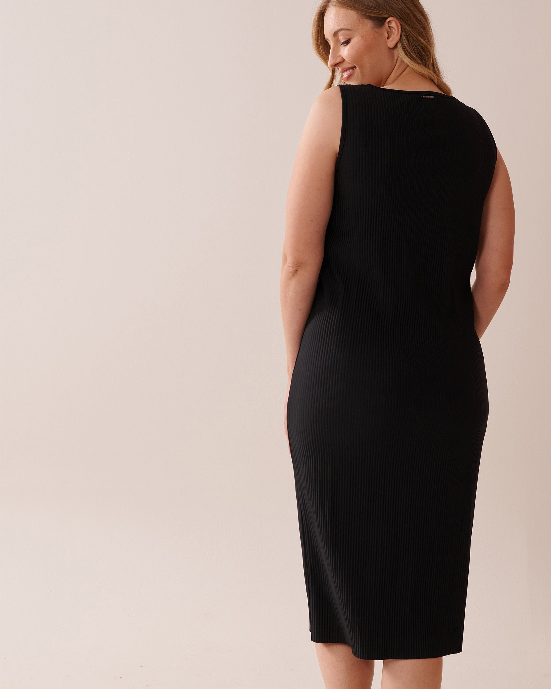 LA VIE EN ROSE Robe longue sans manches à effet plissé Noir 50400041 - View2