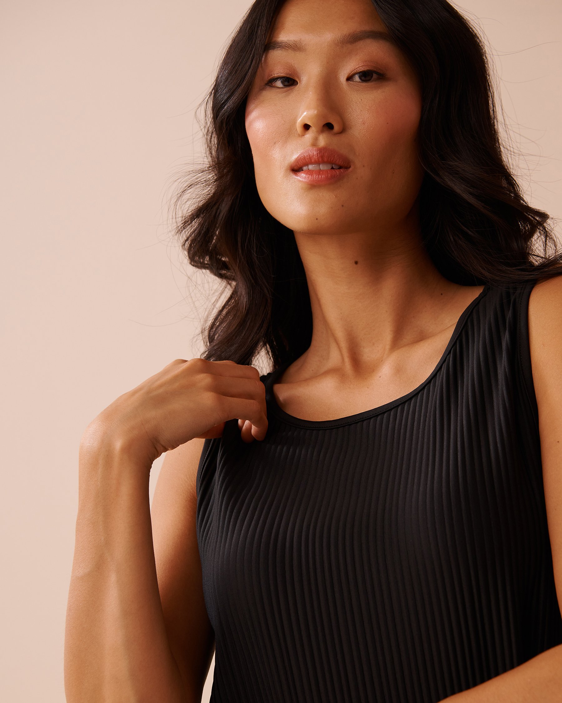 LA VIE EN ROSE Robe longue sans manches à effet plissé Noir 50400041 - Voir6