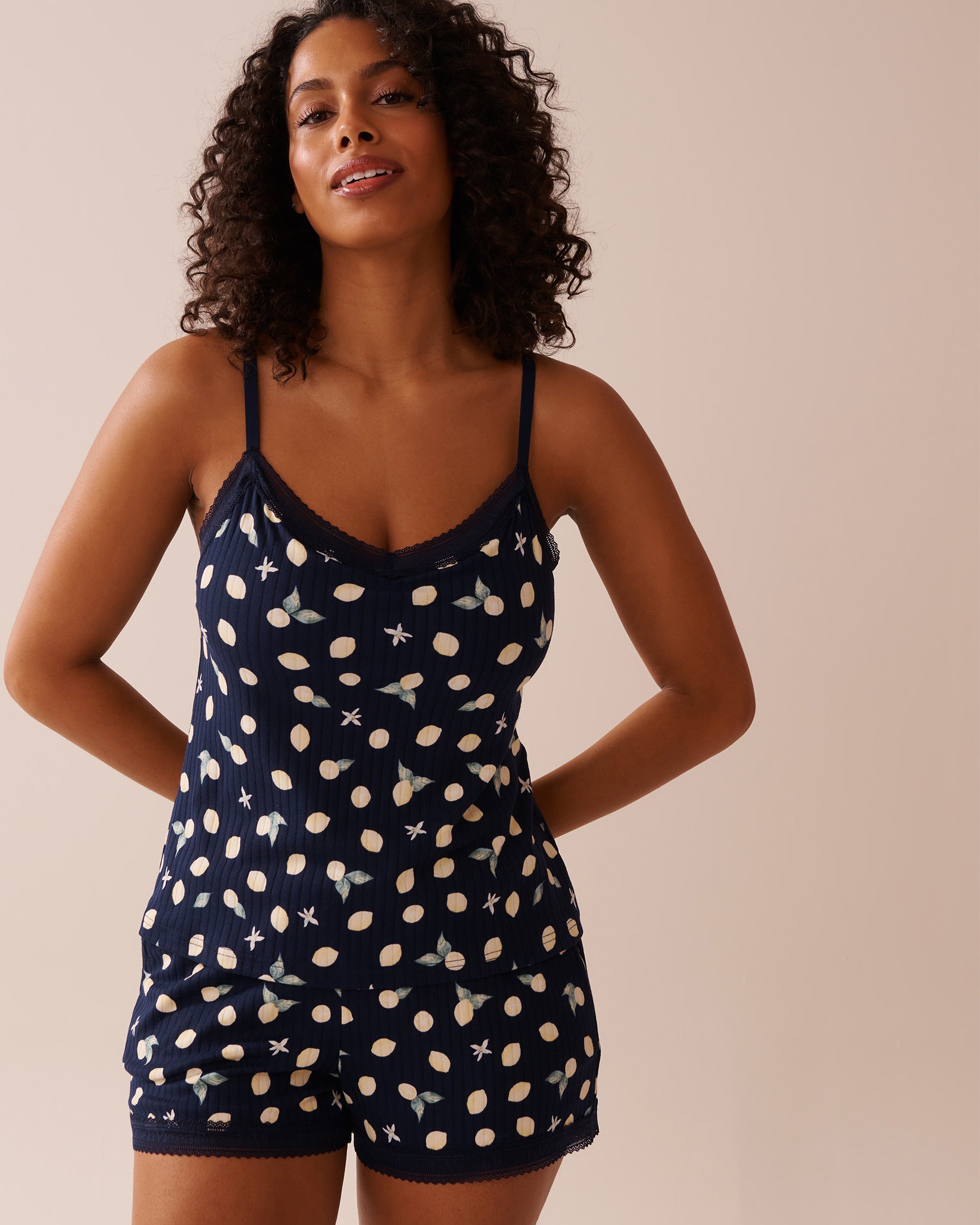 LA VIE EN ROSE Camisole jersey côtelé à soutien intégré et bordure de dentelle imprimé citron Bleu marine/Citrons 40100705 - View1