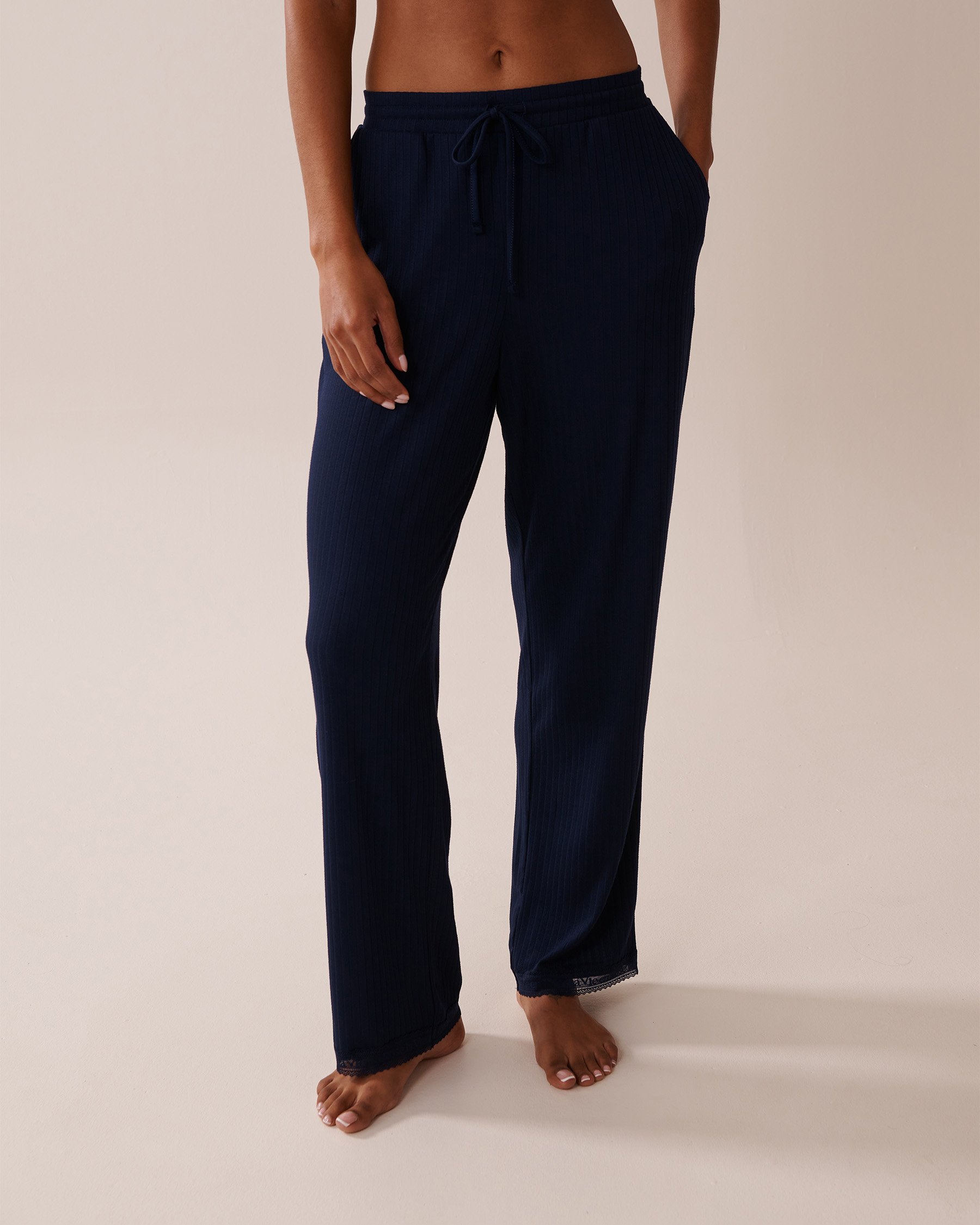 LA VIE EN ROSE Pantalon de pyjama jersey côtelé et bordure de dentelle Bleu marine 40200692 - View1