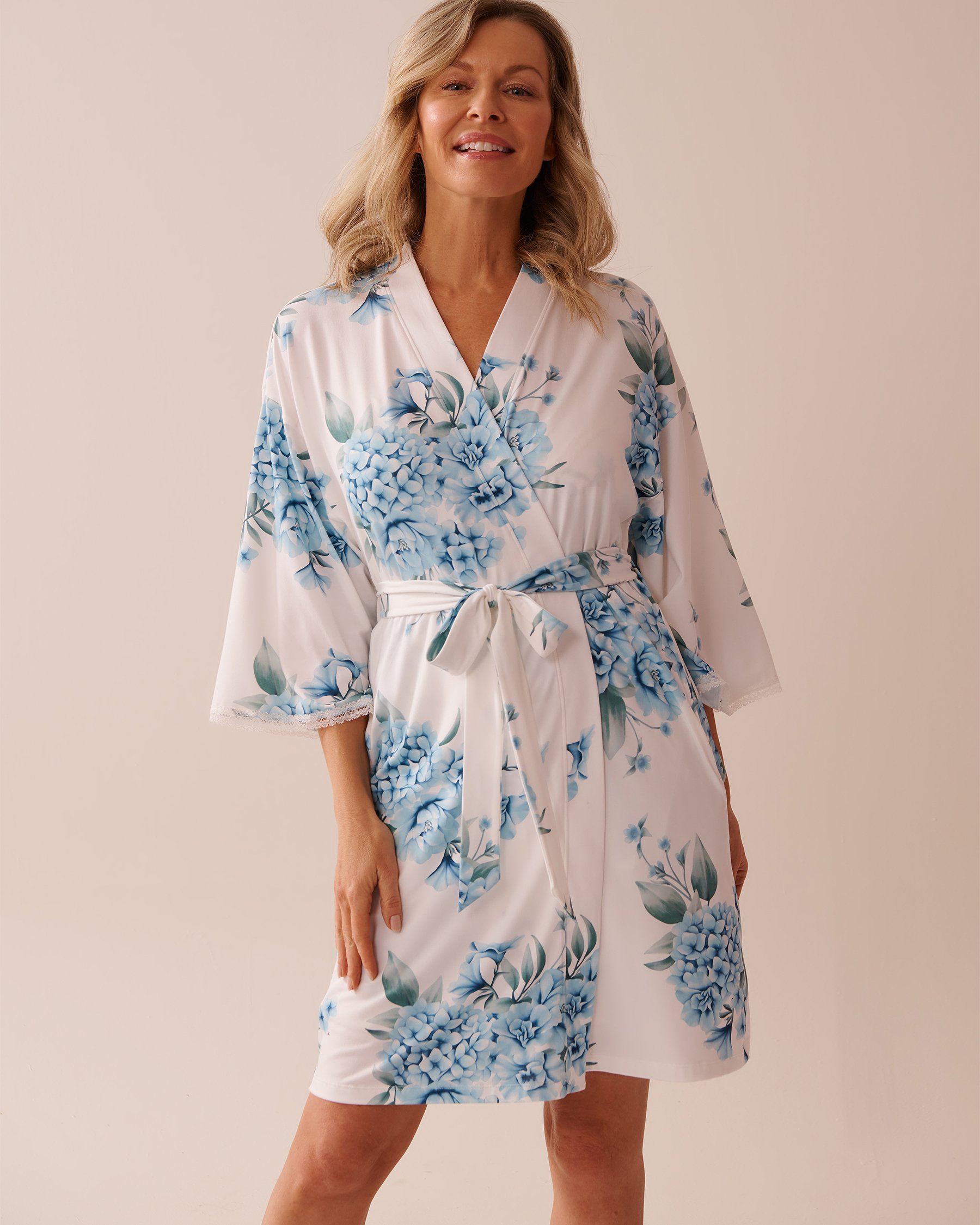 LA VIE EN ROSE Kimono ultra doux imprimé hortensia Jardin d'hortensias bleus 40600203 - Voir4
