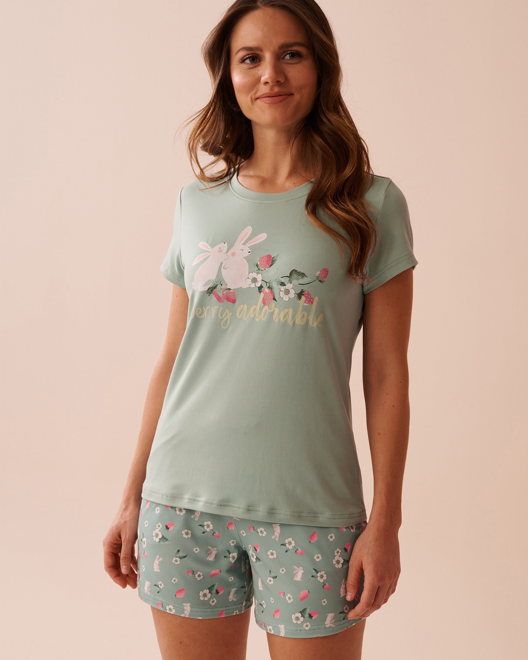 LA VIE EN ROSE T-shirt ultra doux imprimé lapin et fraise Vert sauge 40100701 - View1