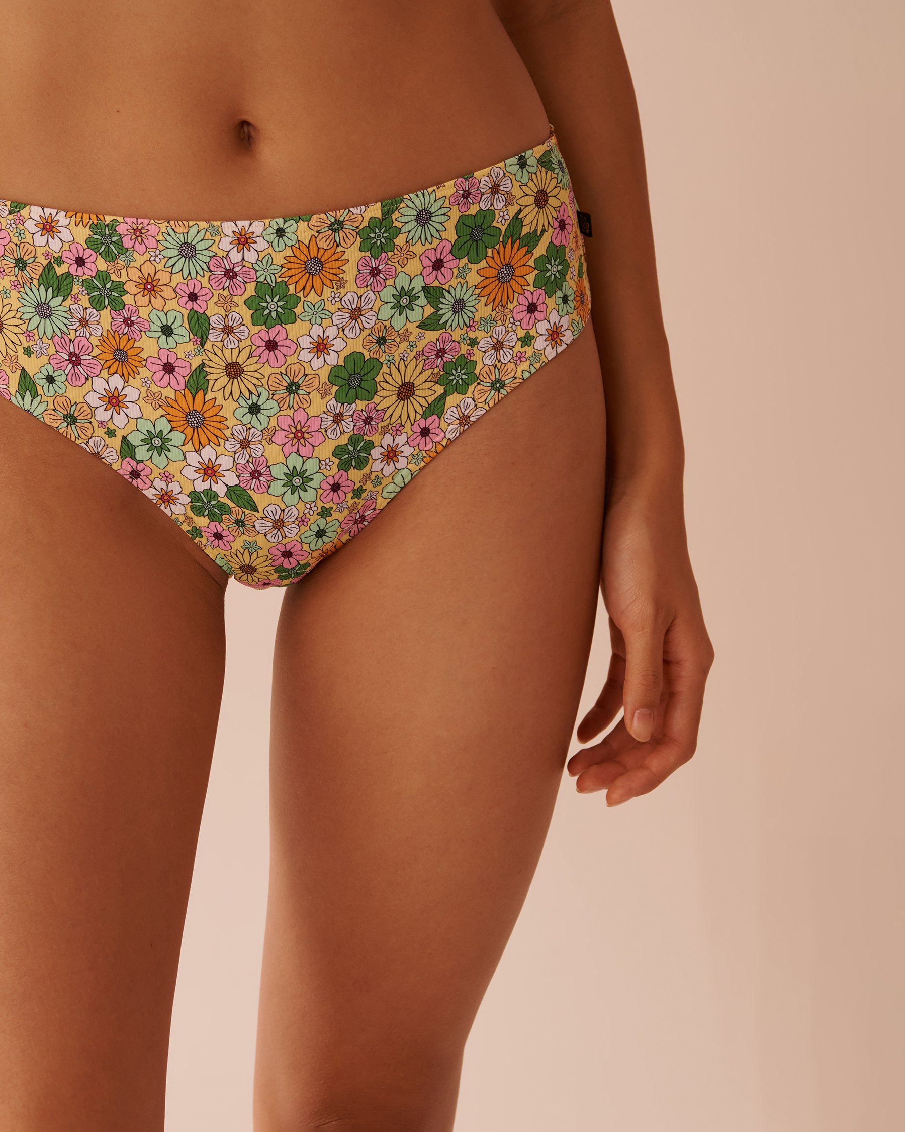 LA VIE EN ROSE AQUA Bas de bikini cheeky taille mi-haute côtelé FLOWER POWER Fleurs psychédéliques 70300672 - Voir3