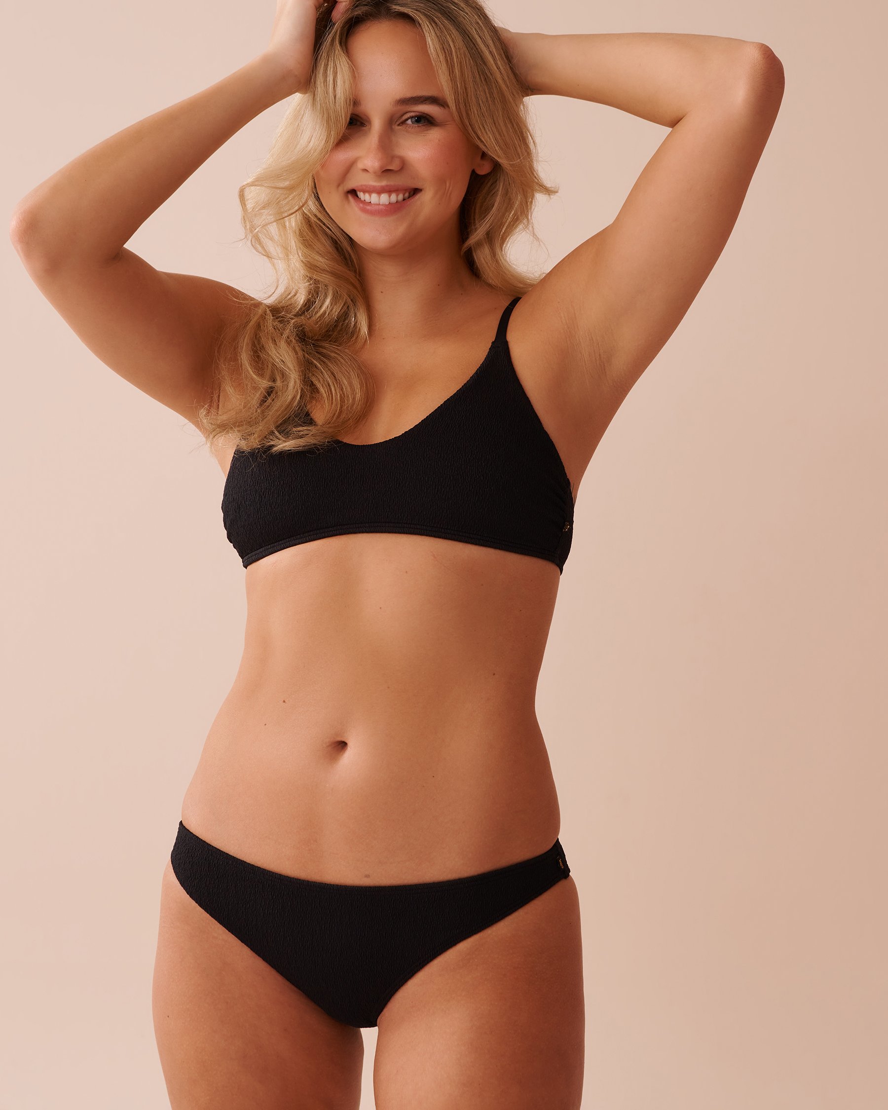 LA VIE EN ROSE AQUA Bas de bikini brésilien taille basse texturé  SOLID Noir 70300659 - Voir3