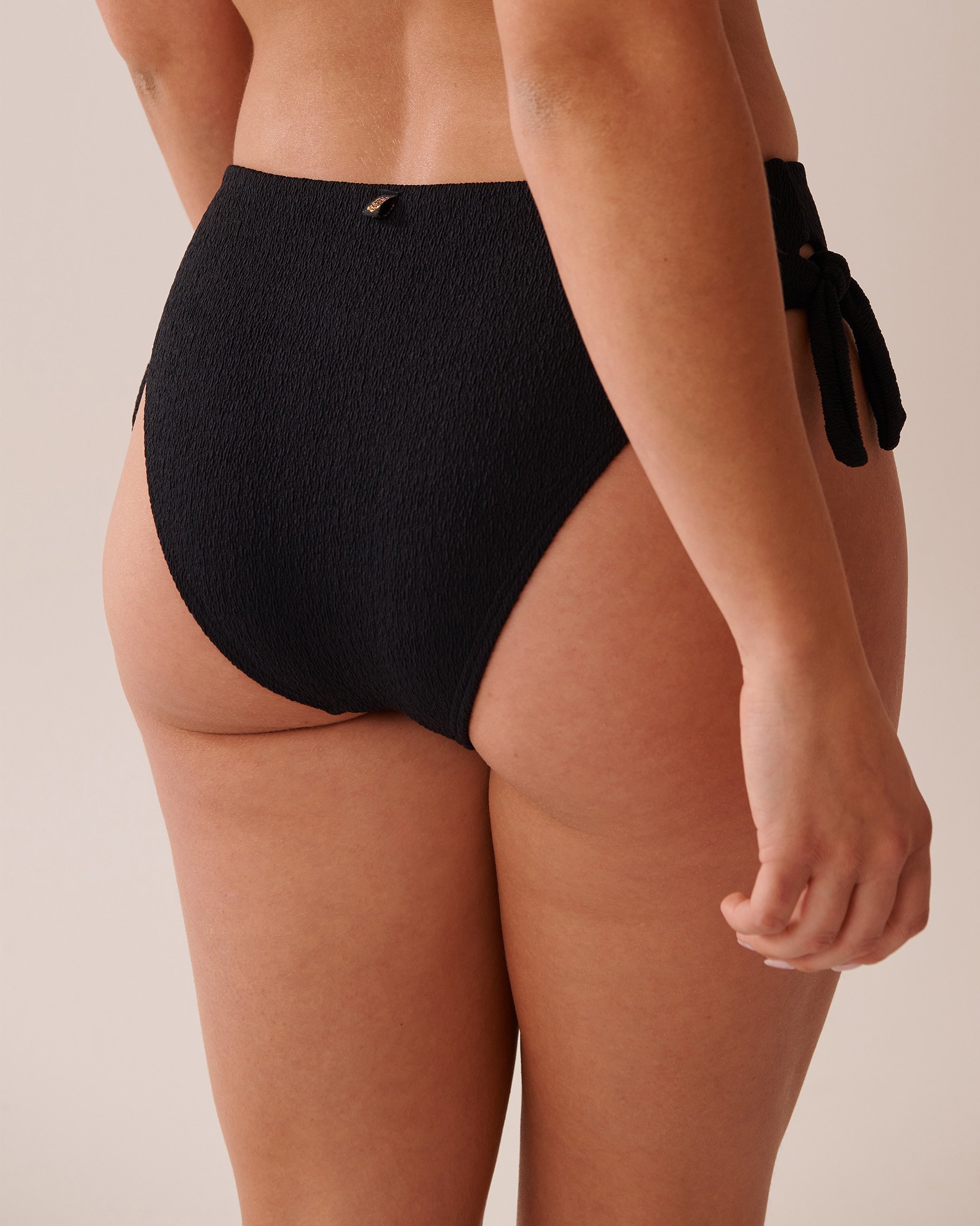 LA VIE EN ROSE AQUA Bas de bikini noué aux hanches texturé  SOLID Noir 70300660 - Voir3