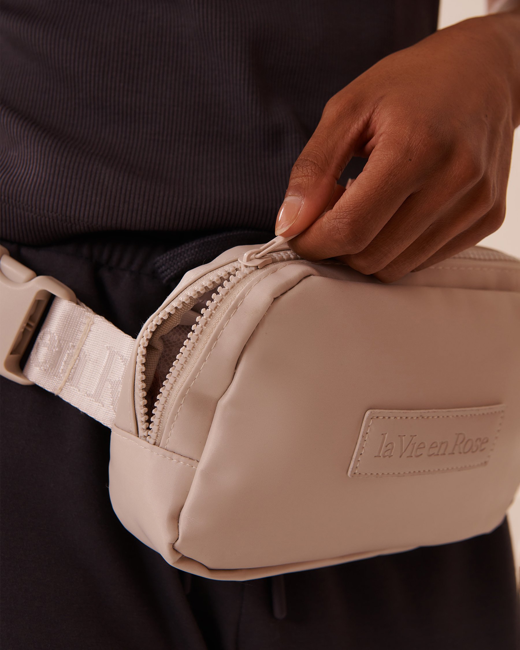 LA VIE EN ROSE Belt Bag Light Beige 40700391 - View3