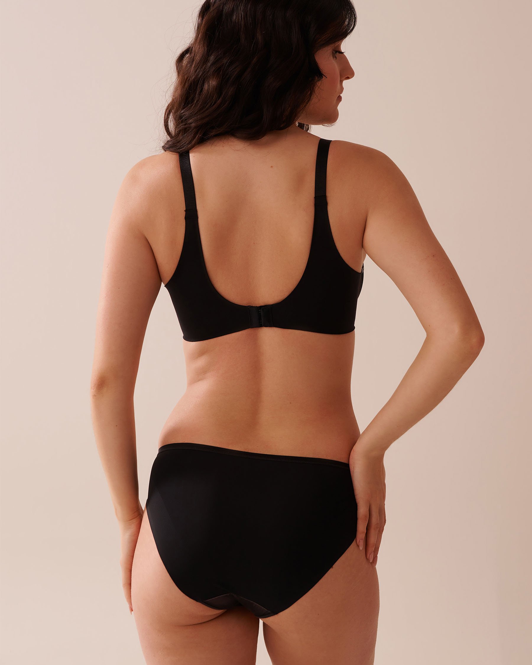 LA VIE EN ROSE Lightly Lined Sleek Back Bra Black & Blue Flowers 10200492 - View2