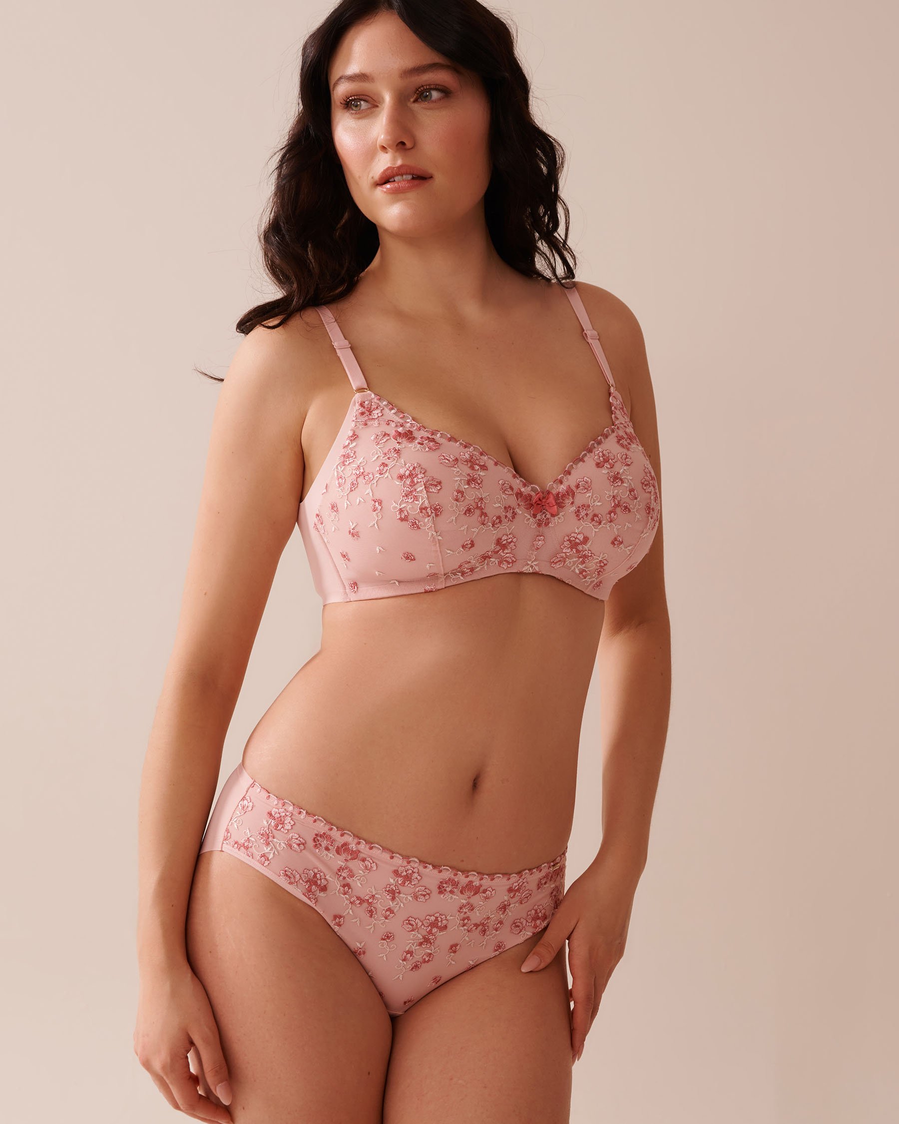 LA VIE EN ROSE Lightly Lined Wireless Sleek Back Bra Pink Flowers 10200491 - View1