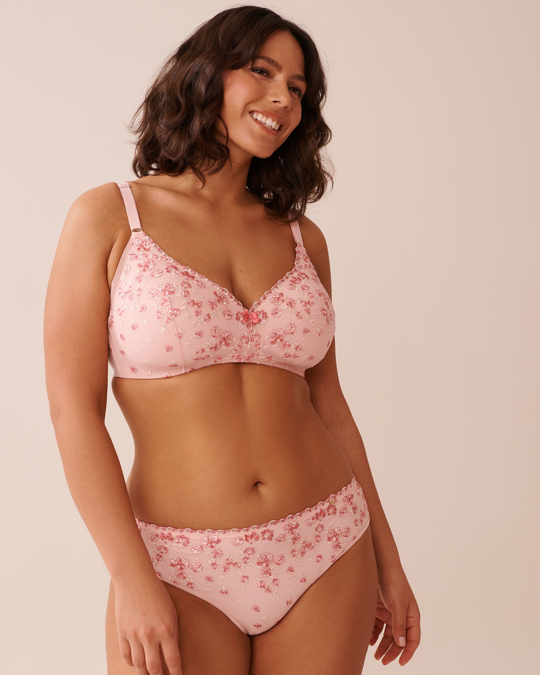 LA VIE EN ROSE Soutien-gorge doublure légère sans armatures dos lisse Fleurs roses 10200491 - Voir5