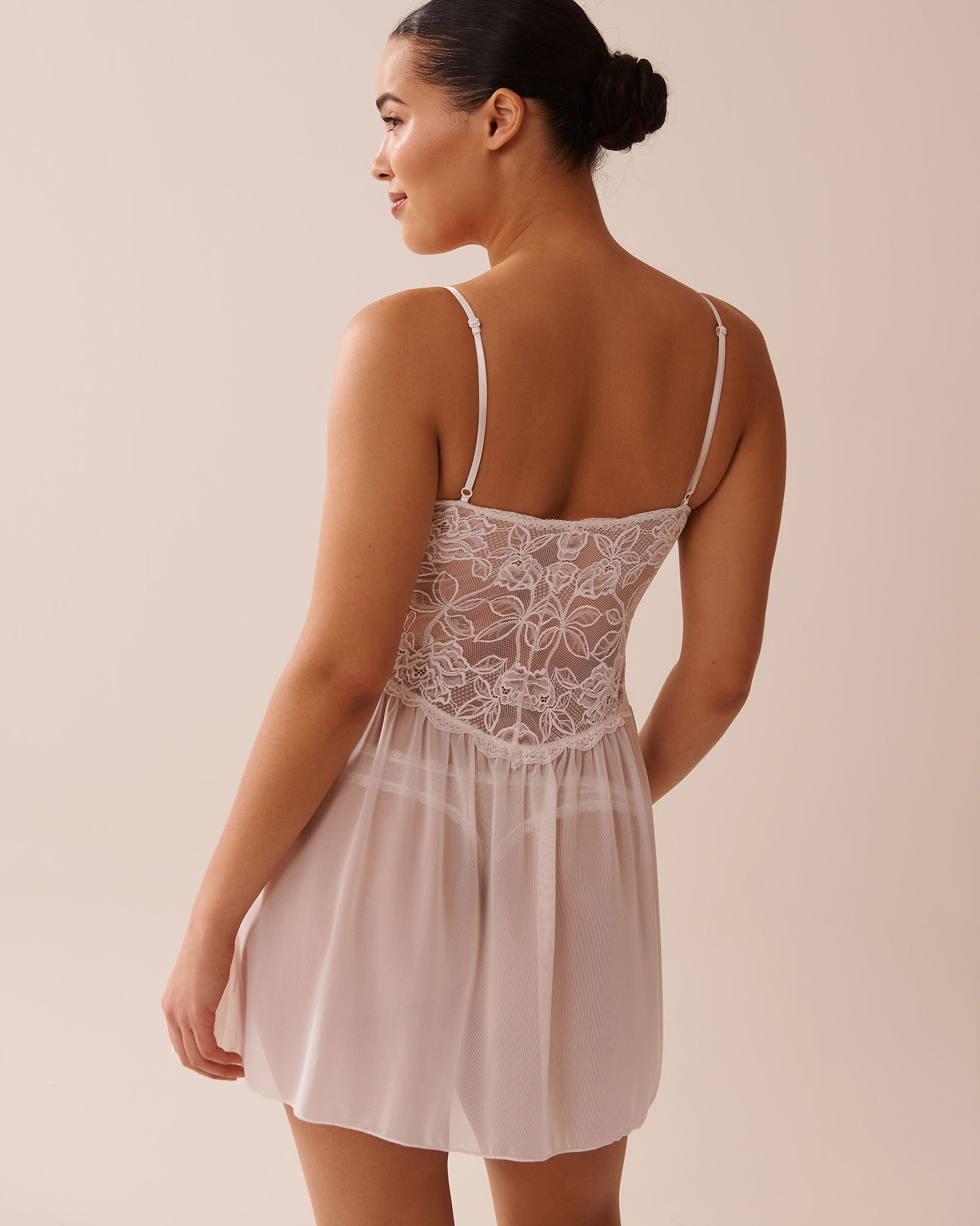 LA VIE EN ROSE Floral Lace and Mesh Slit Nightie White 60500193 - View2