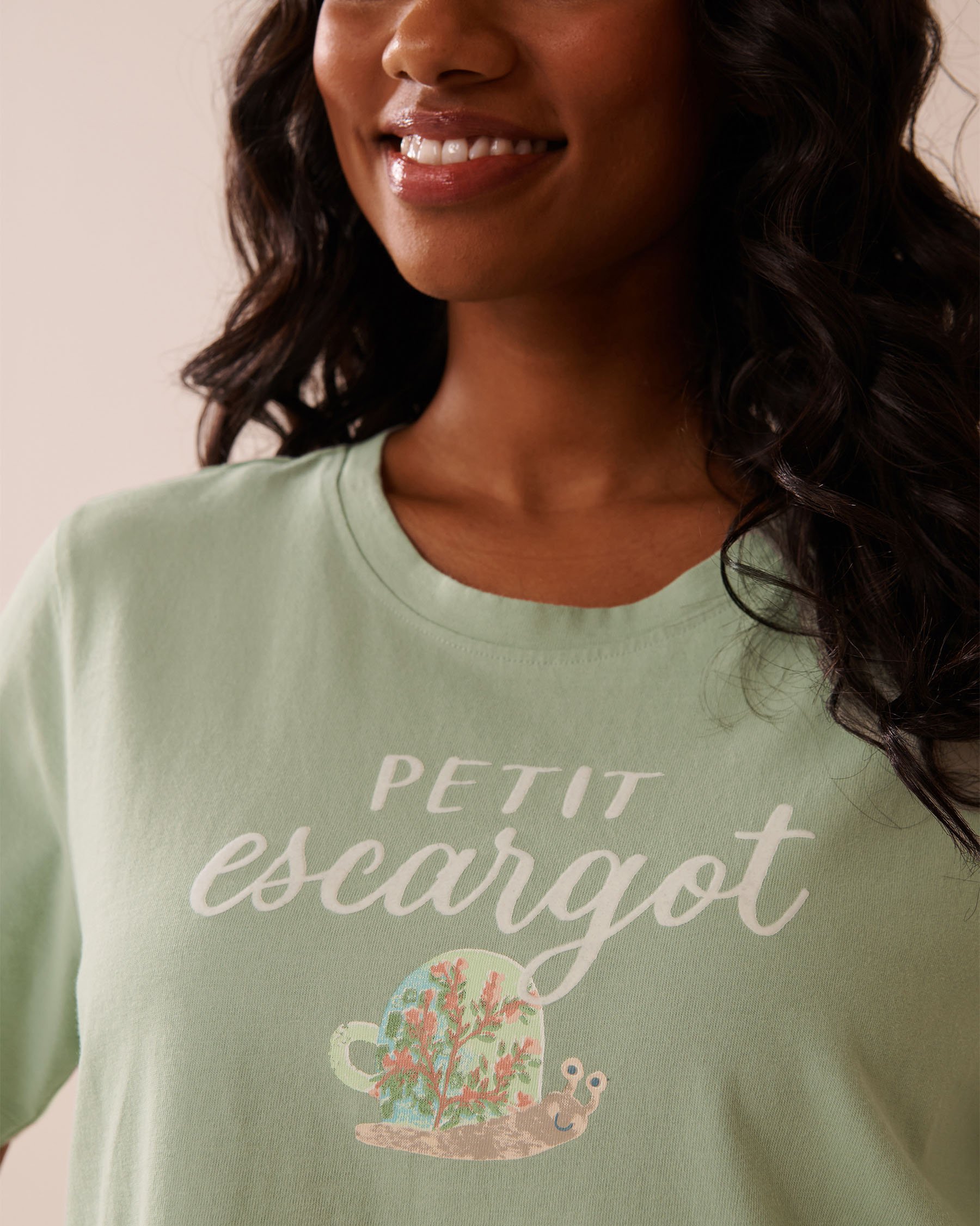 LA VIE EN ROSE Snail Print Crew Neck Cotton T-shirt Frosty Green 40100726 - View3