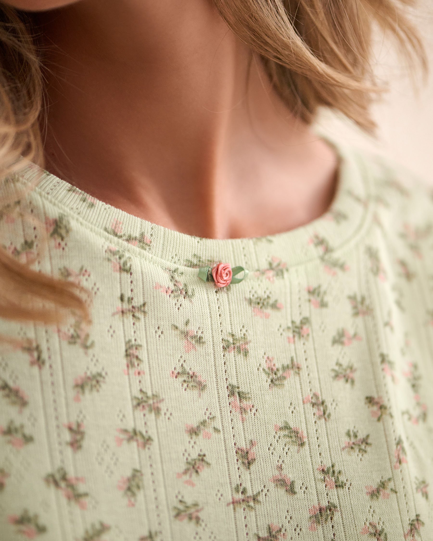 LA VIE EN ROSE T-shirt maille pointelle et bordure frisons à petites fleurs Petits bouquets 40100734 - Voir3