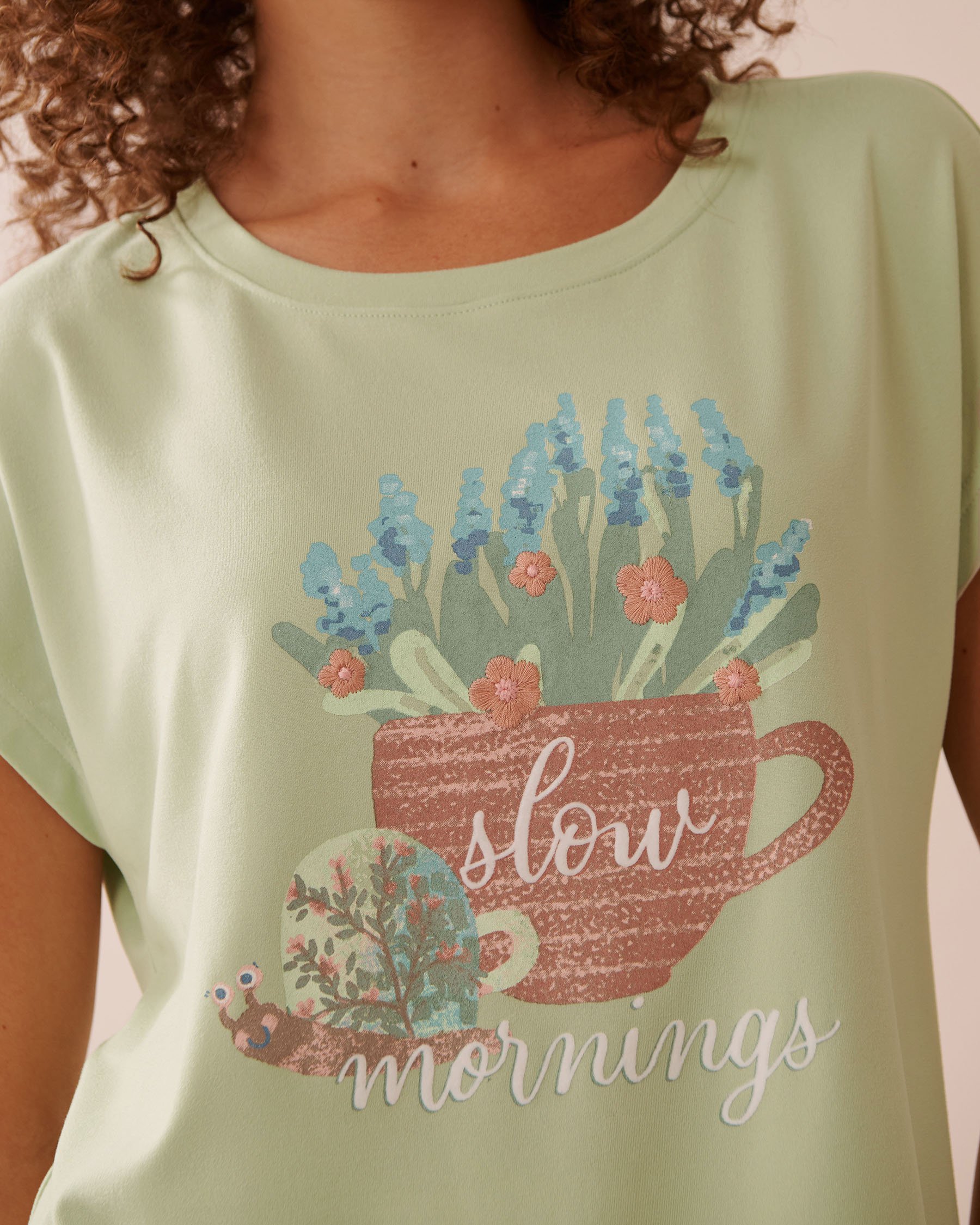 LA VIE EN ROSE Snail Print Super Soft T-shirt Meadow Green 40100743 - View3