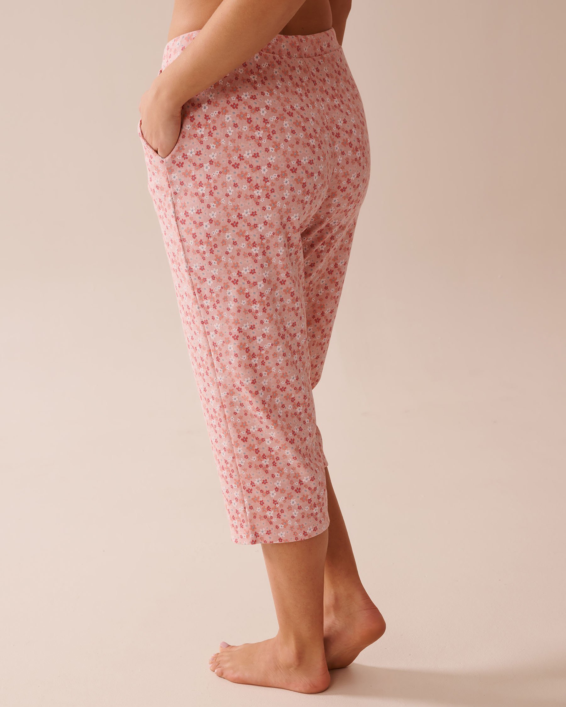 LA VIE EN ROSE Capri de pyjama côtelé à petites fleurs Petites fleurs roses 40200721 - Voir4