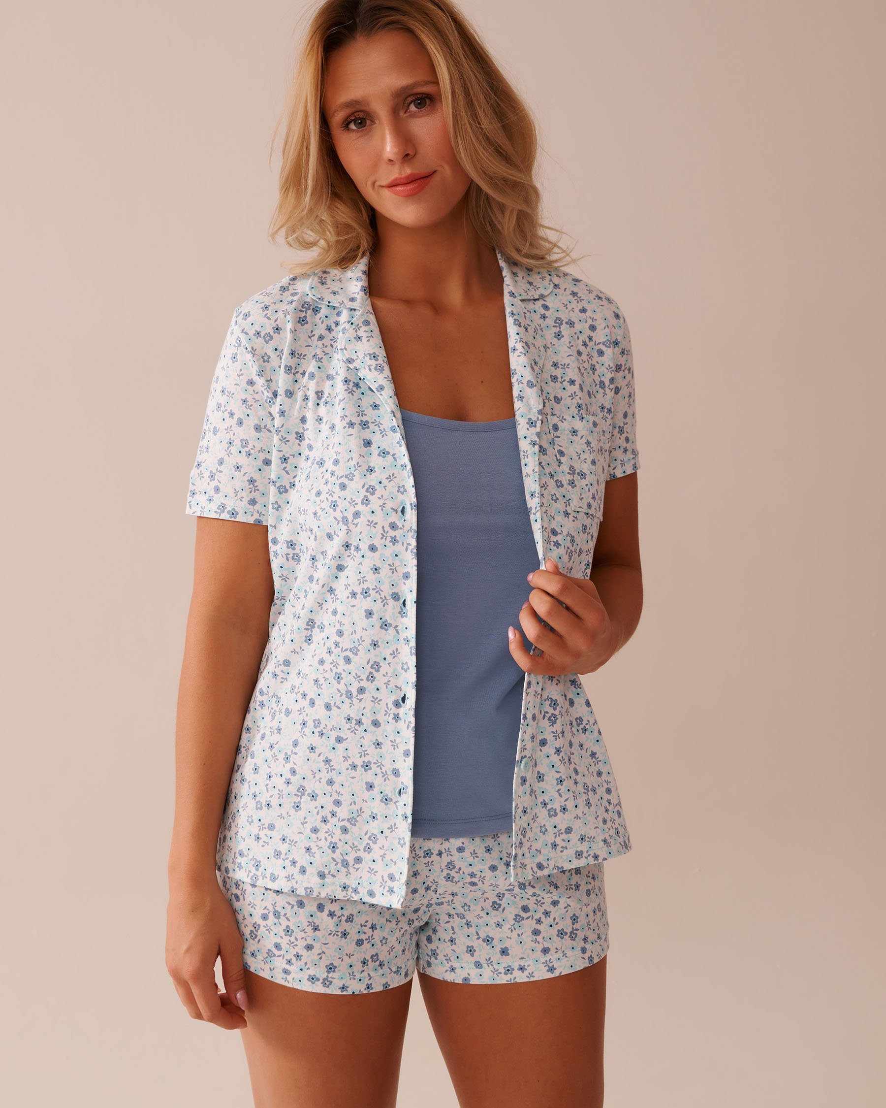LA VIE EN ROSE Ensemble pyjama imprimé à fleurs avec chemisier Petites fleurs bleues 40400081 - Voir3