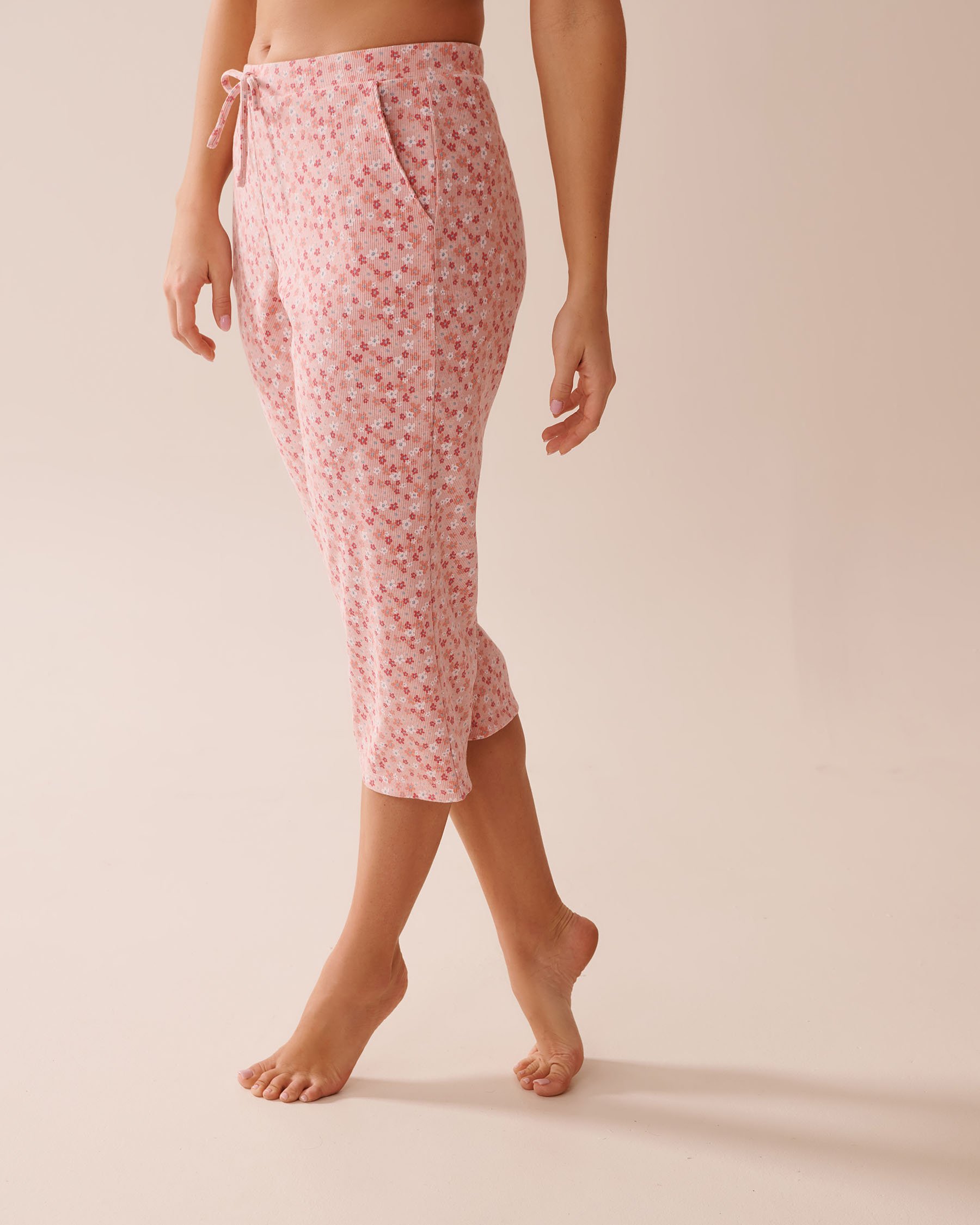 LA VIE EN ROSE Ditsy Floral Print Ribbed Pajama Capris Small Pink Flowers 40200721 - View3