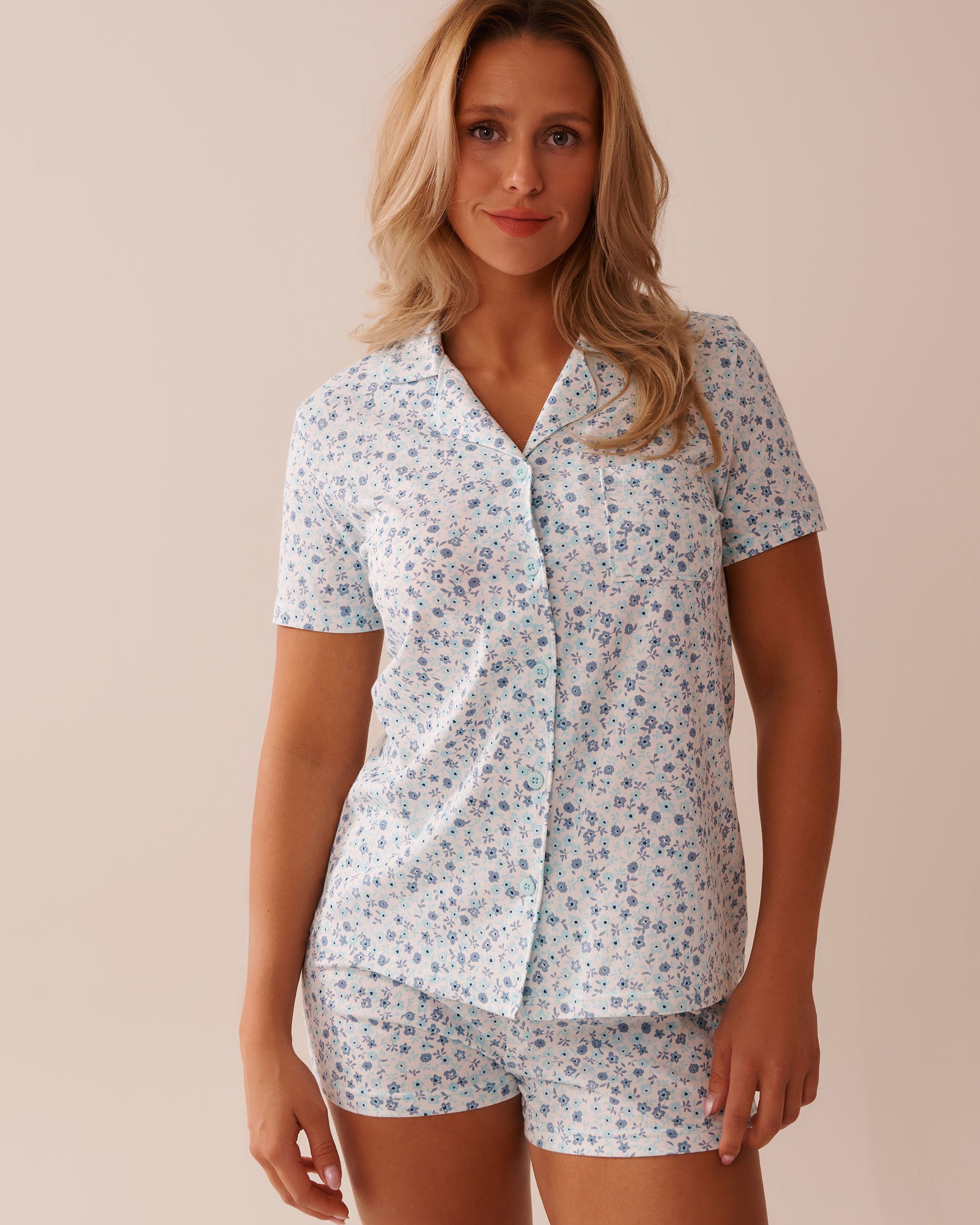 LA VIE EN ROSE Ensemble pyjama imprimé à fleurs avec chemisier Petites fleurs bleues 40400081 - View1