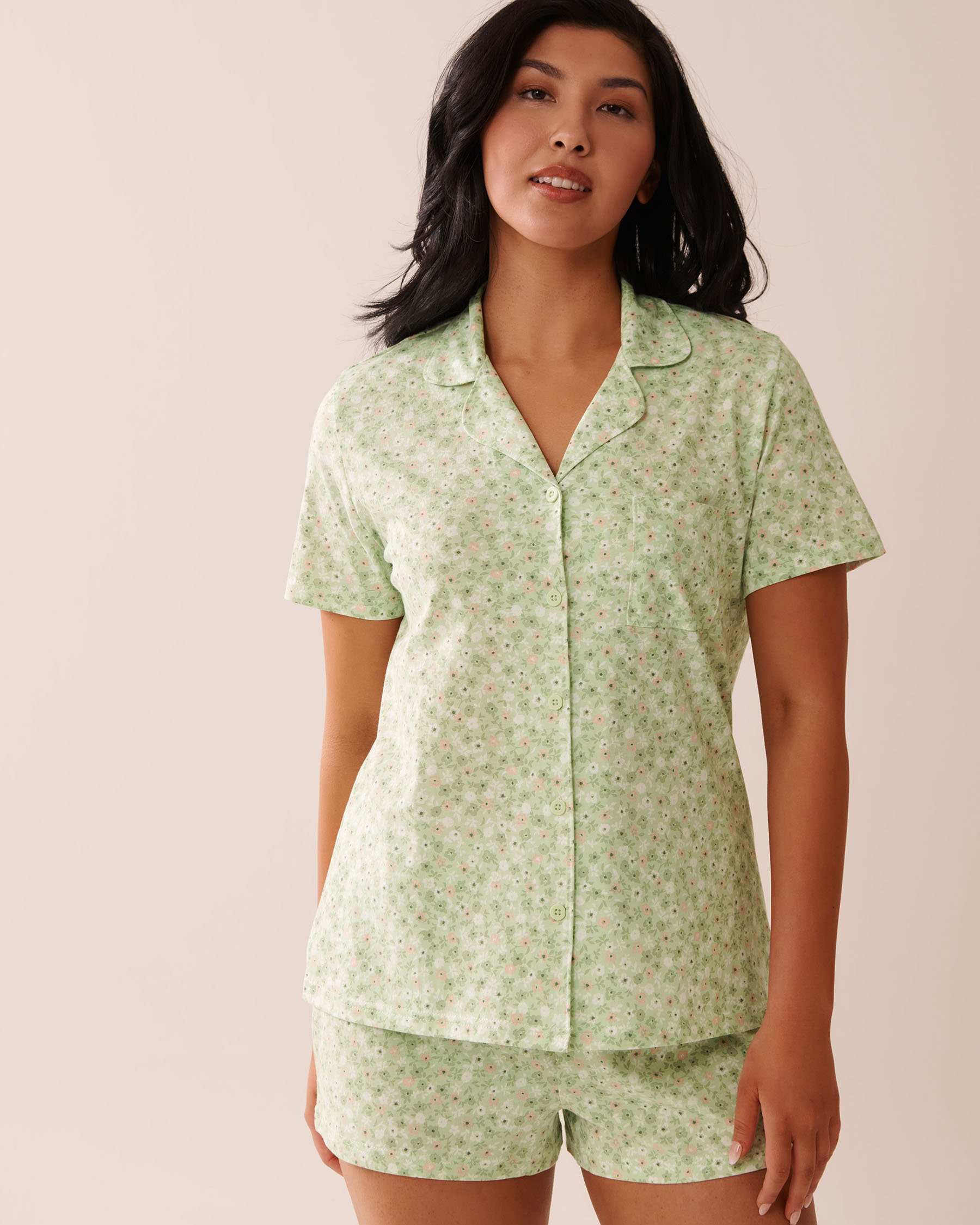 LA VIE EN ROSE Ensemble pyjama imprimé à fleurs avec chemisier Petites fleurs vertes 40400081 - View1