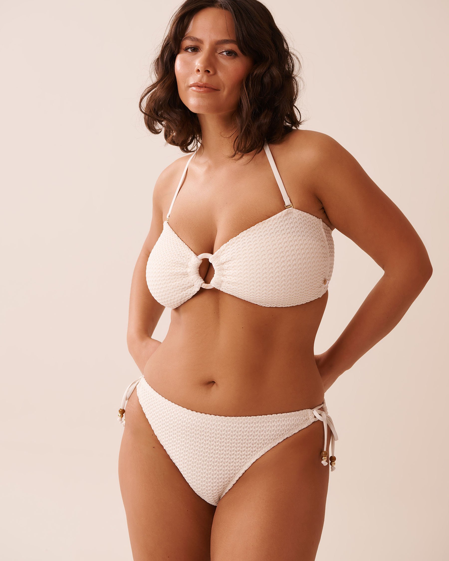 LA VIE EN ROSE AQUA Bas de bikini brésilien noué aux hanches en crochet COCONUT MILK Lait de coco 70300687 - Voir5