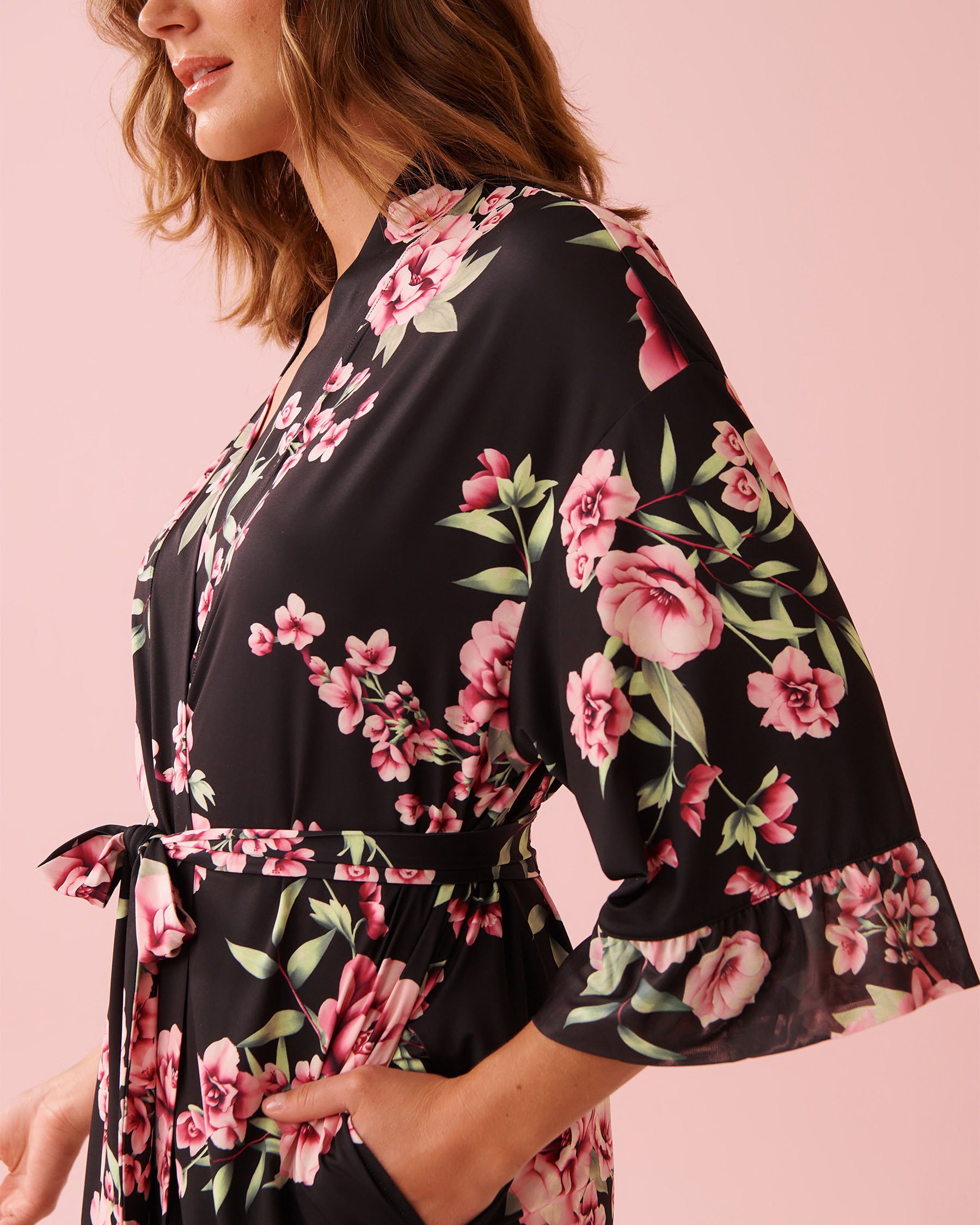 LA VIE EN ROSE Peony Print Recycled Fibers Mesh Trim Kimono Black/Pink Flowers 60600111 - View3