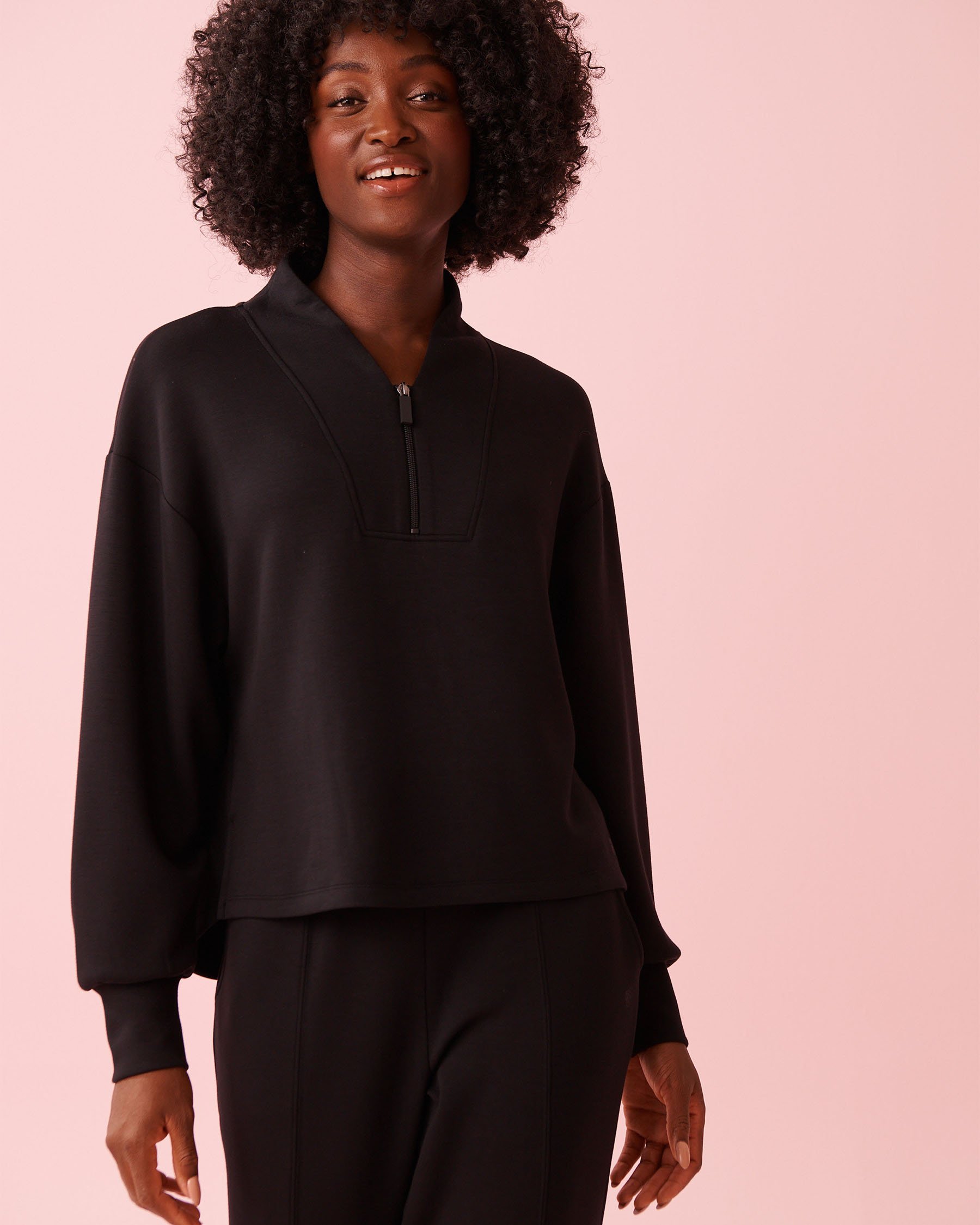 LA VIE EN ROSE Interlock Half-zip Sweatshirt Black 50100120 - View1