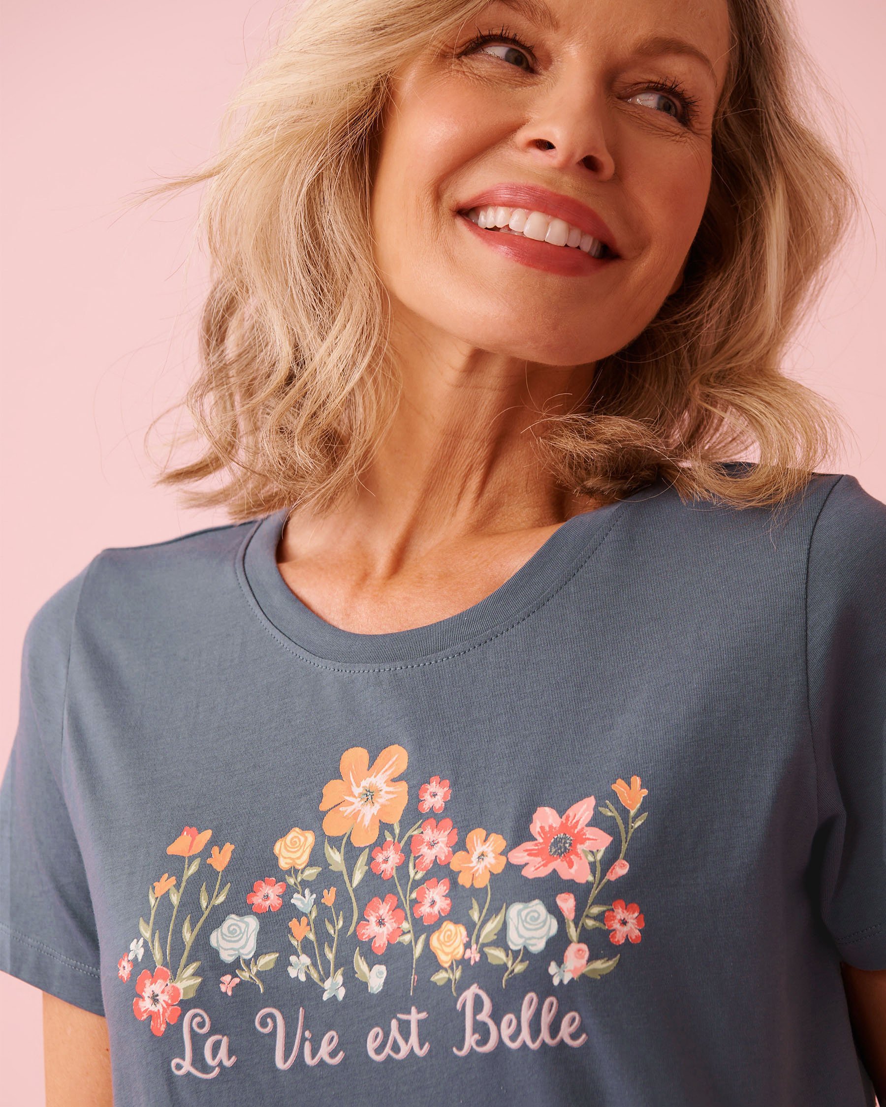 LA VIE EN ROSE T-shirt col rond en coton imprimé fleurs Bleu brume 40100836 - Voir3