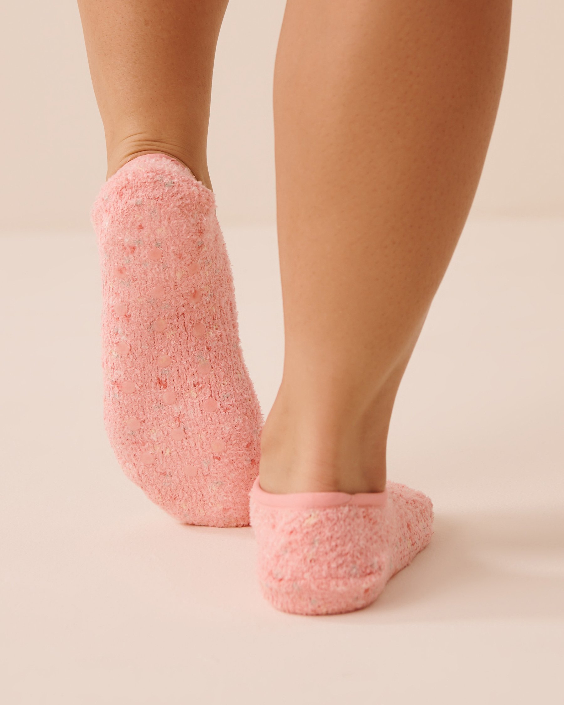 LA VIE EN ROSE Bas-pantoufles en chenille Rose 40700463 - View2