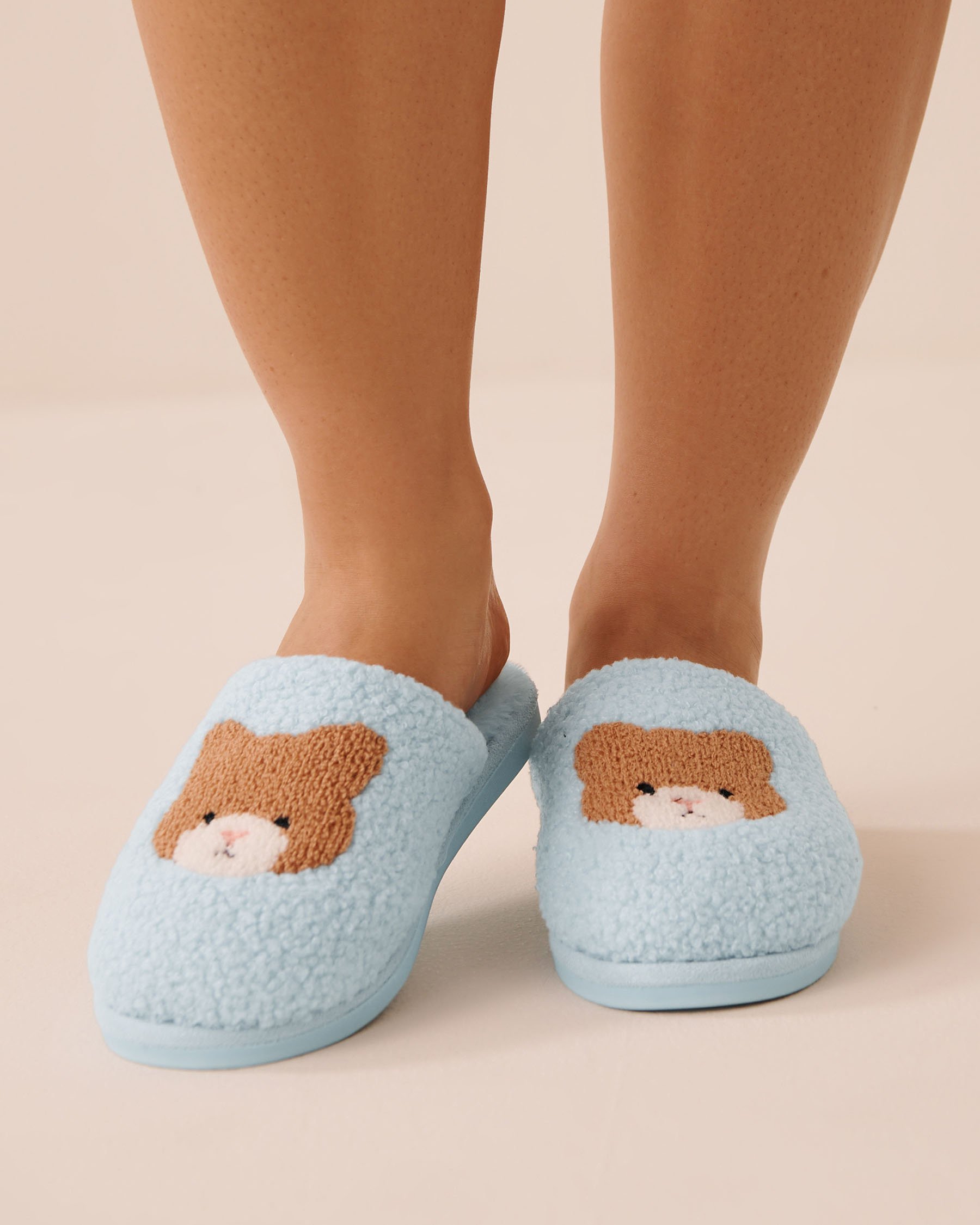 LA VIE EN ROSE Cat Pattern Curly Fur Slippers Baby Blue 40700462 - View1