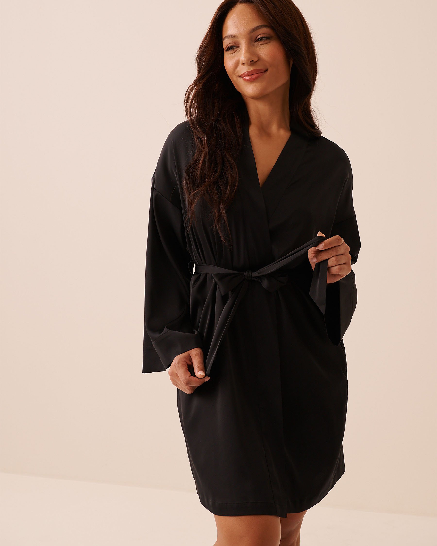 LA VIE EN ROSE Satin Kimono Black 60600119 - View1