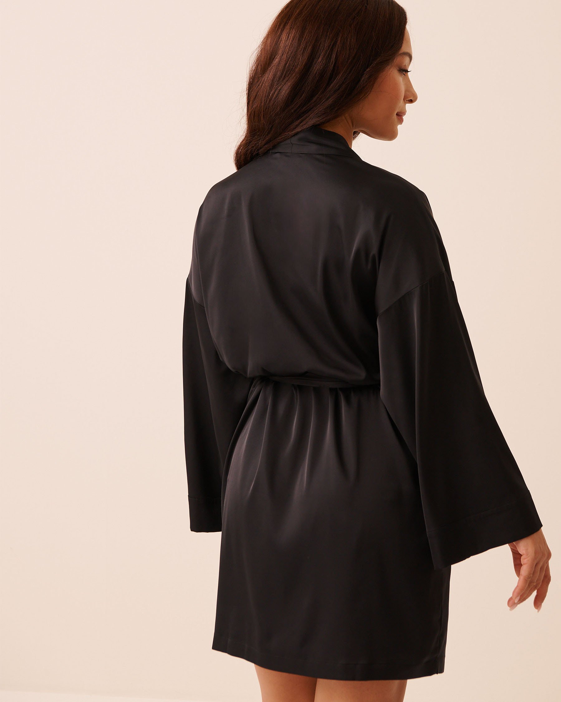LA VIE EN ROSE Satin Kimono Black 60600119 - View2