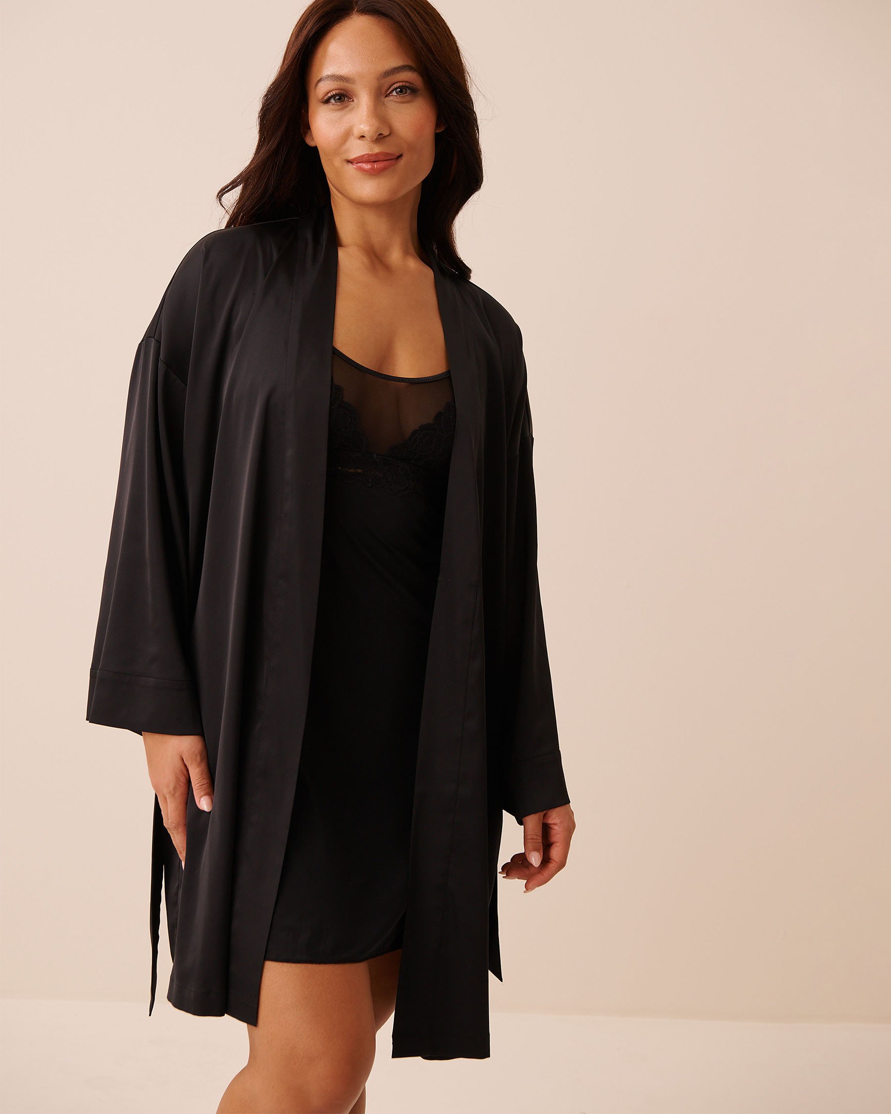 LA VIE EN ROSE Satin Kimono Black 60600119 - View4