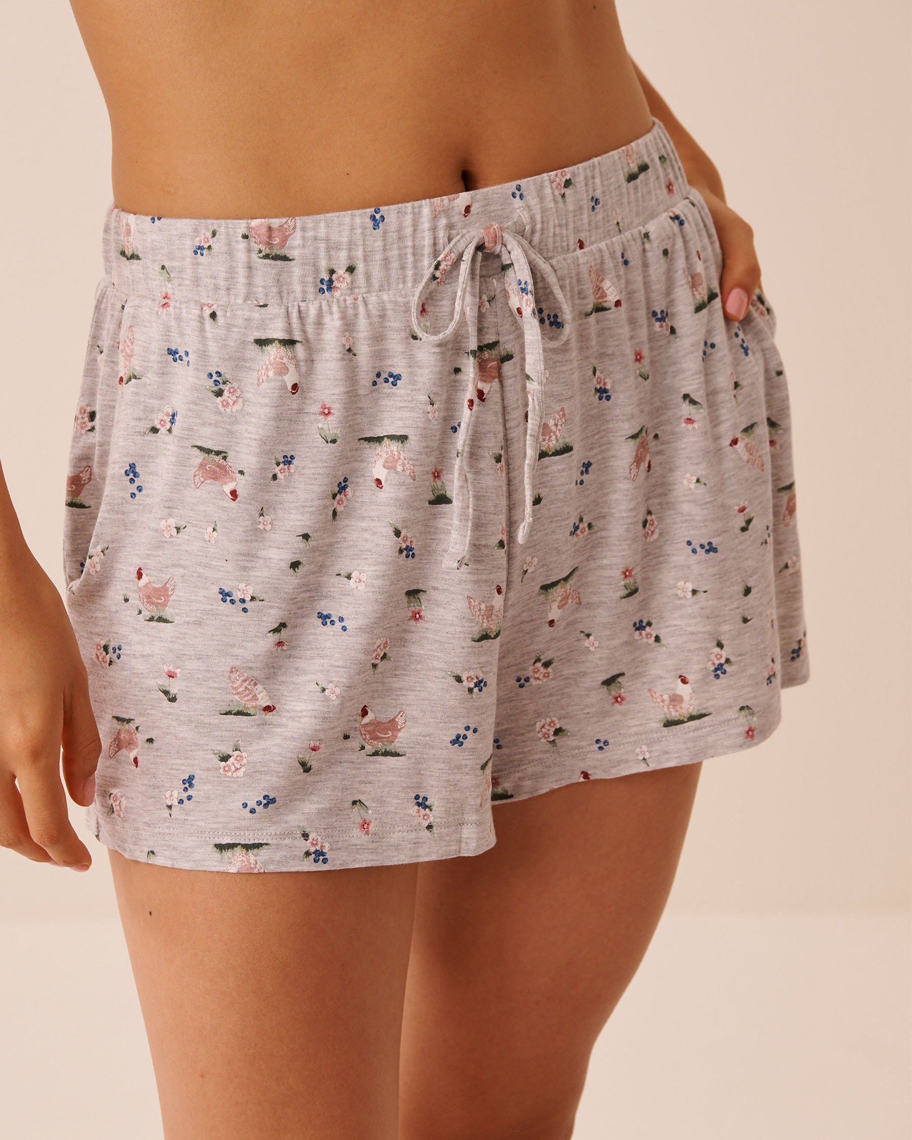 LA VIE EN ROSE Short de pyjama en jersey doux imprimé poules Gris/Poules 60200182 - Voir1