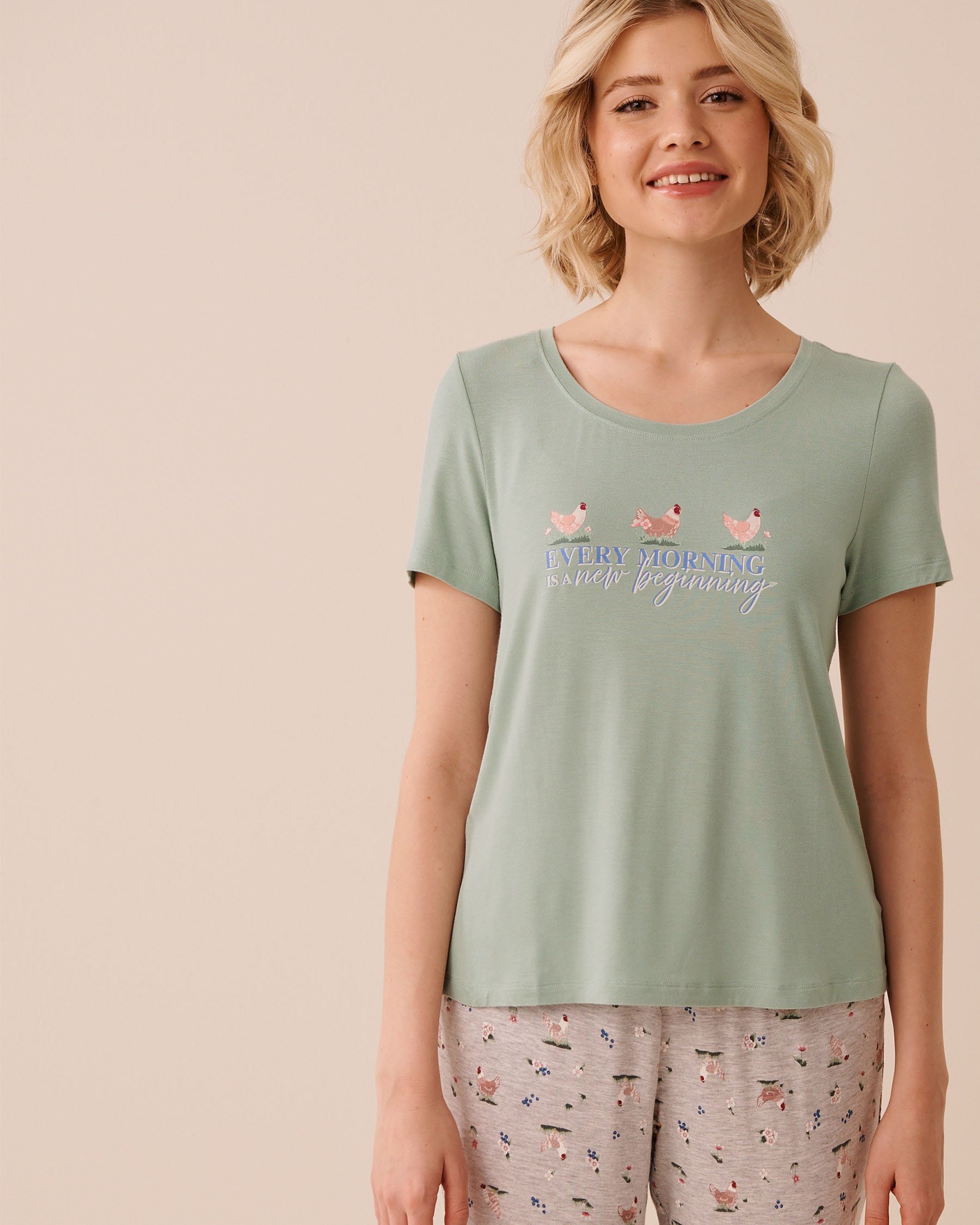 LA VIE EN ROSE Chicken Print Soft Jersey Short Sleeve T-shirt Green/Chicken 60100190 - View1