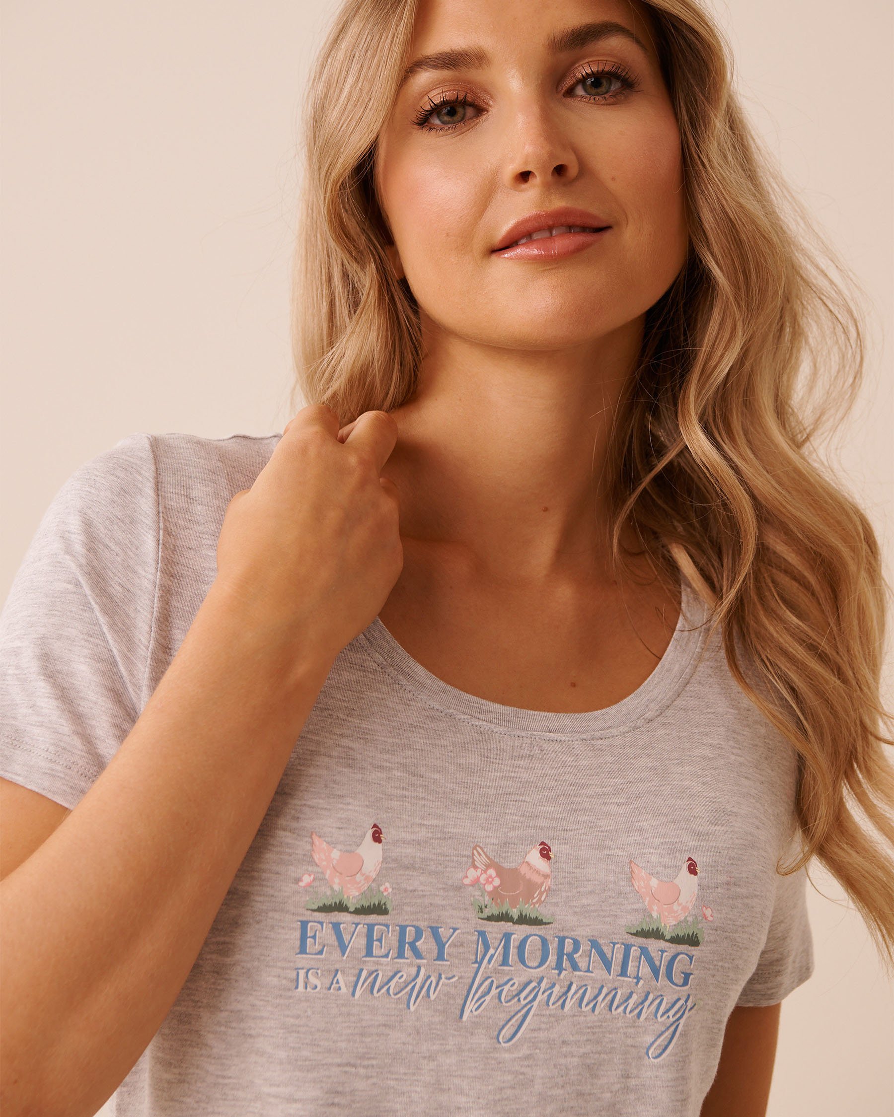 LA VIE EN ROSE Chicken Print Soft Jersey Short Sleeve T-shirt Grey/Chicken 60100190 - View3