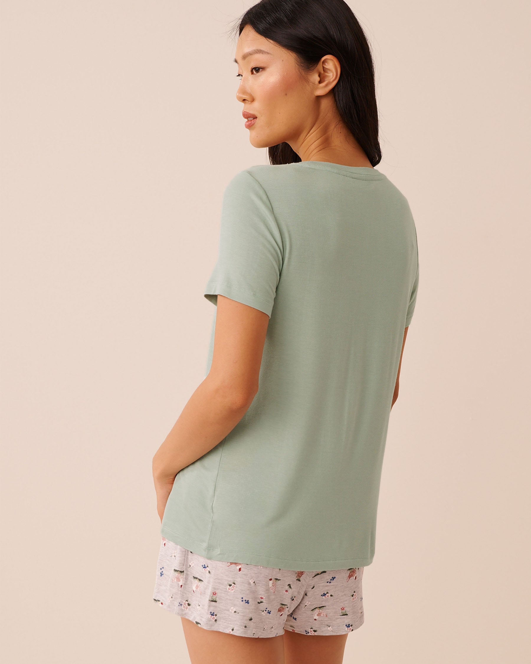 LA VIE EN ROSE Pink Floral Print Soft Jersey Short Sleeve T-shirt Green/Flowers 60100190 - View2
