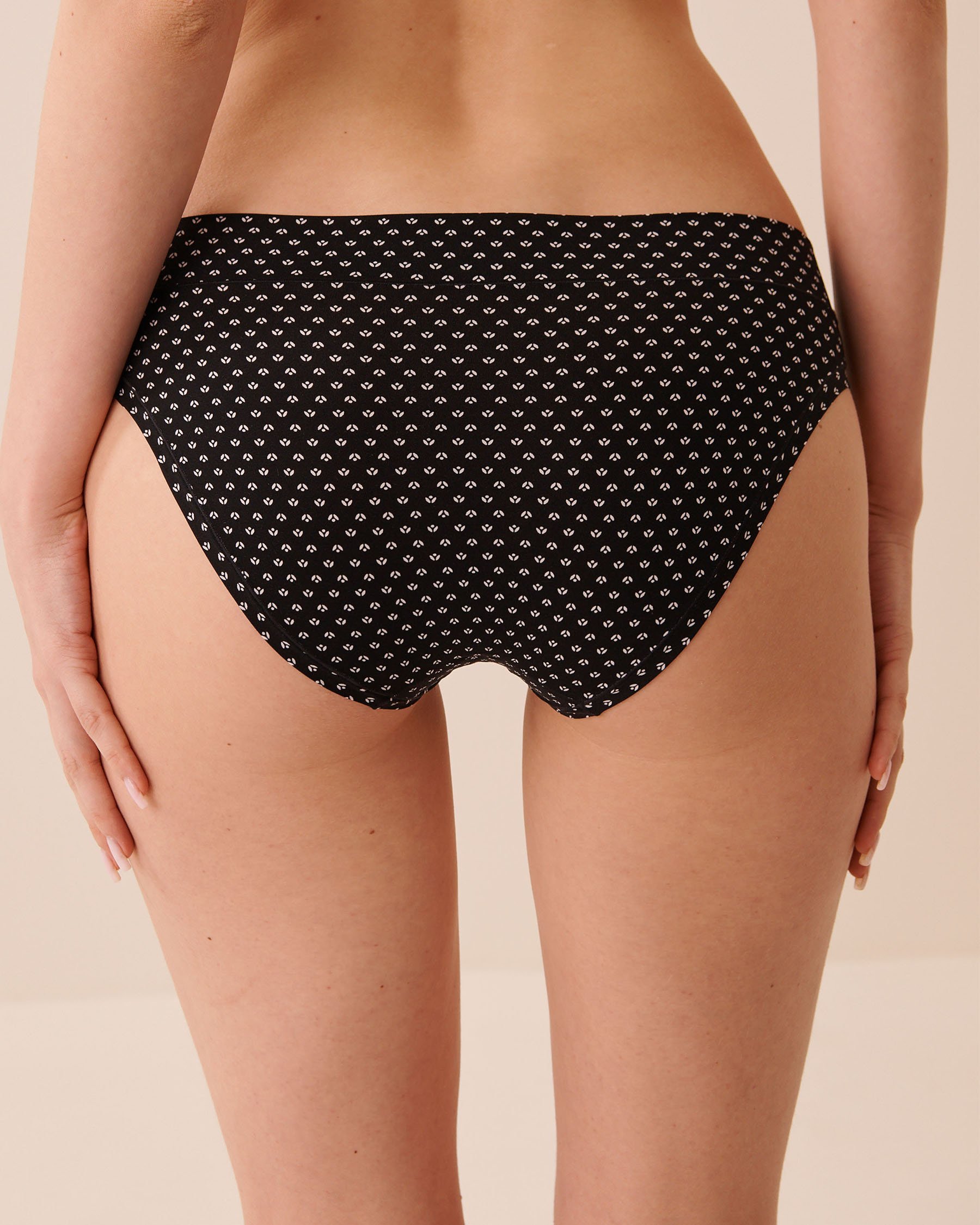 LA VIE EN ROSE Perfect Fit Bikini Panty Black/White Tulips 20200780 - View2