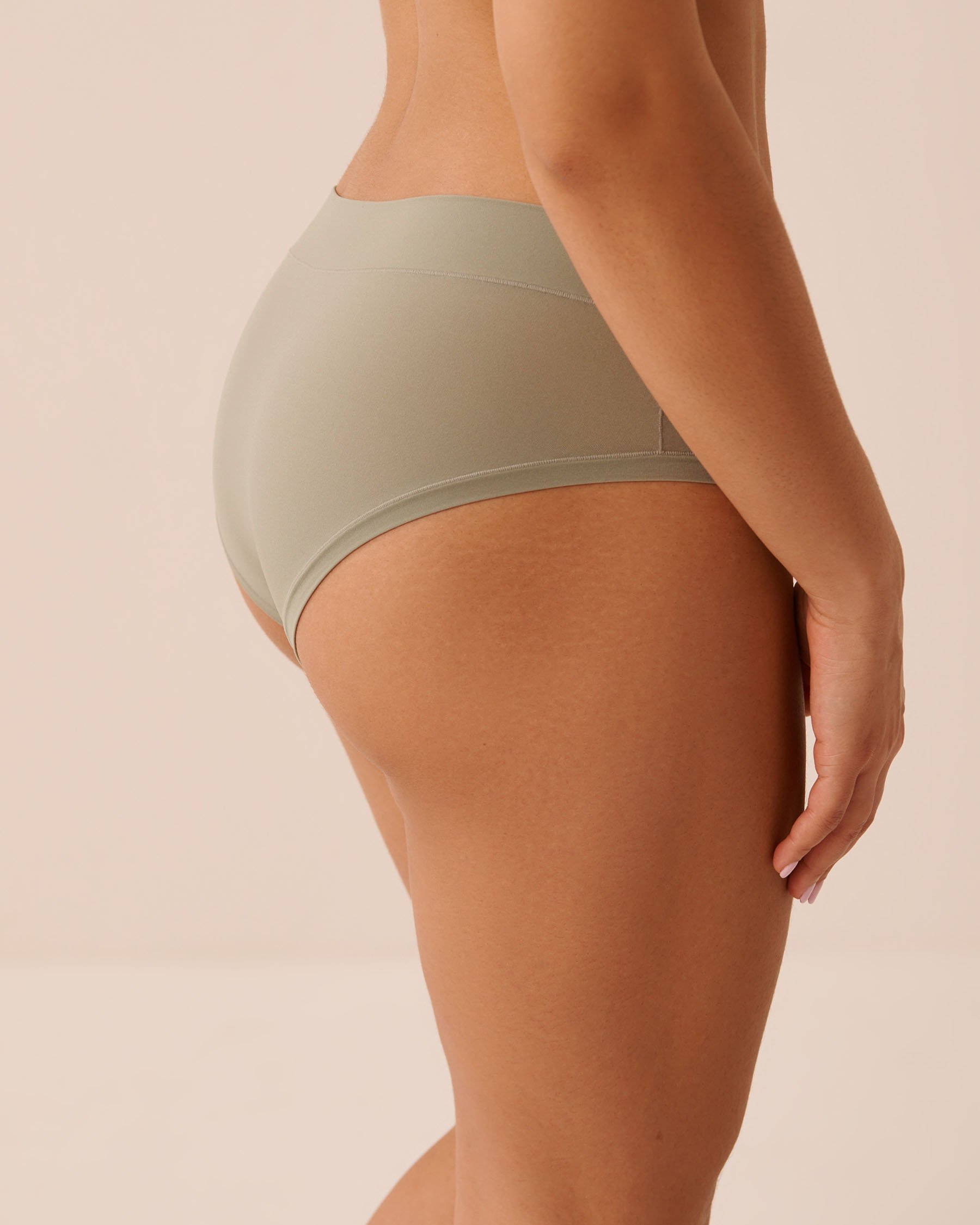 LA VIE EN ROSE Perfect Fit Hiphugger Panty Sage Green 20200781 - View2