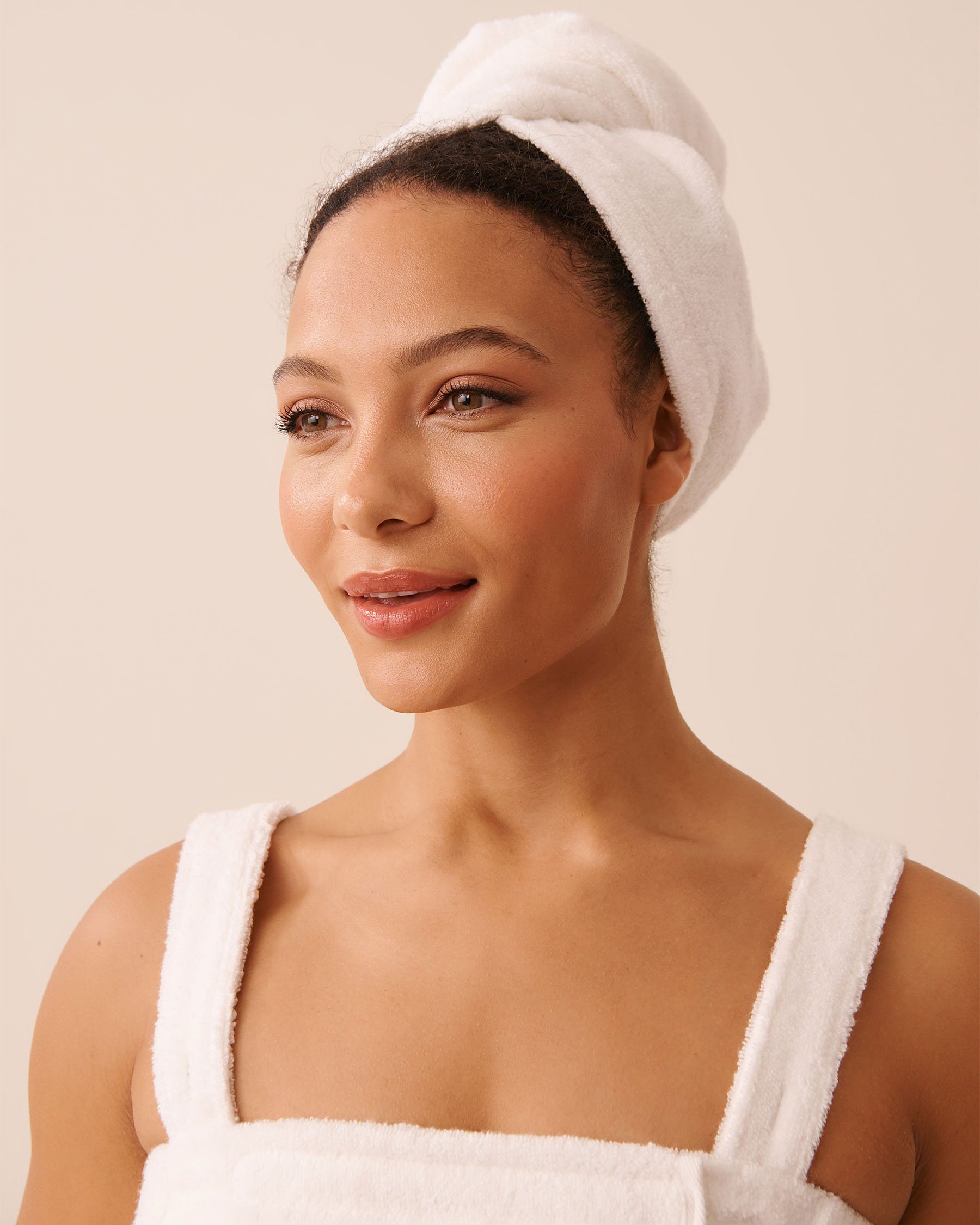LA VIE EN ROSE Ensemble serviette attachable en ratine et serviette pour cheveux Blanc 40600229 - Voir4