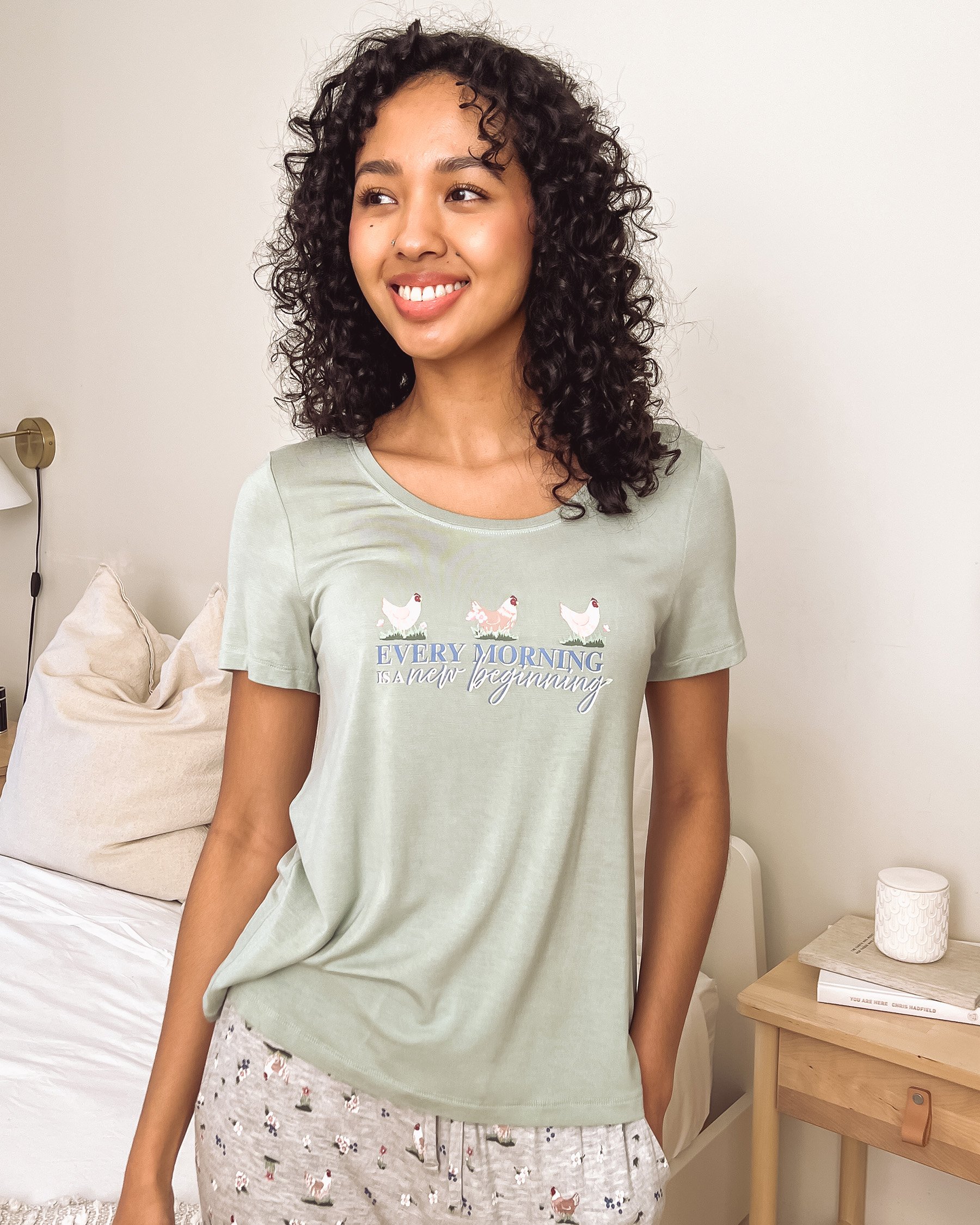 LA VIE EN ROSE Chicken Print Soft Jersey Short Sleeve T-shirt Green/Chicken 60100190 - View4