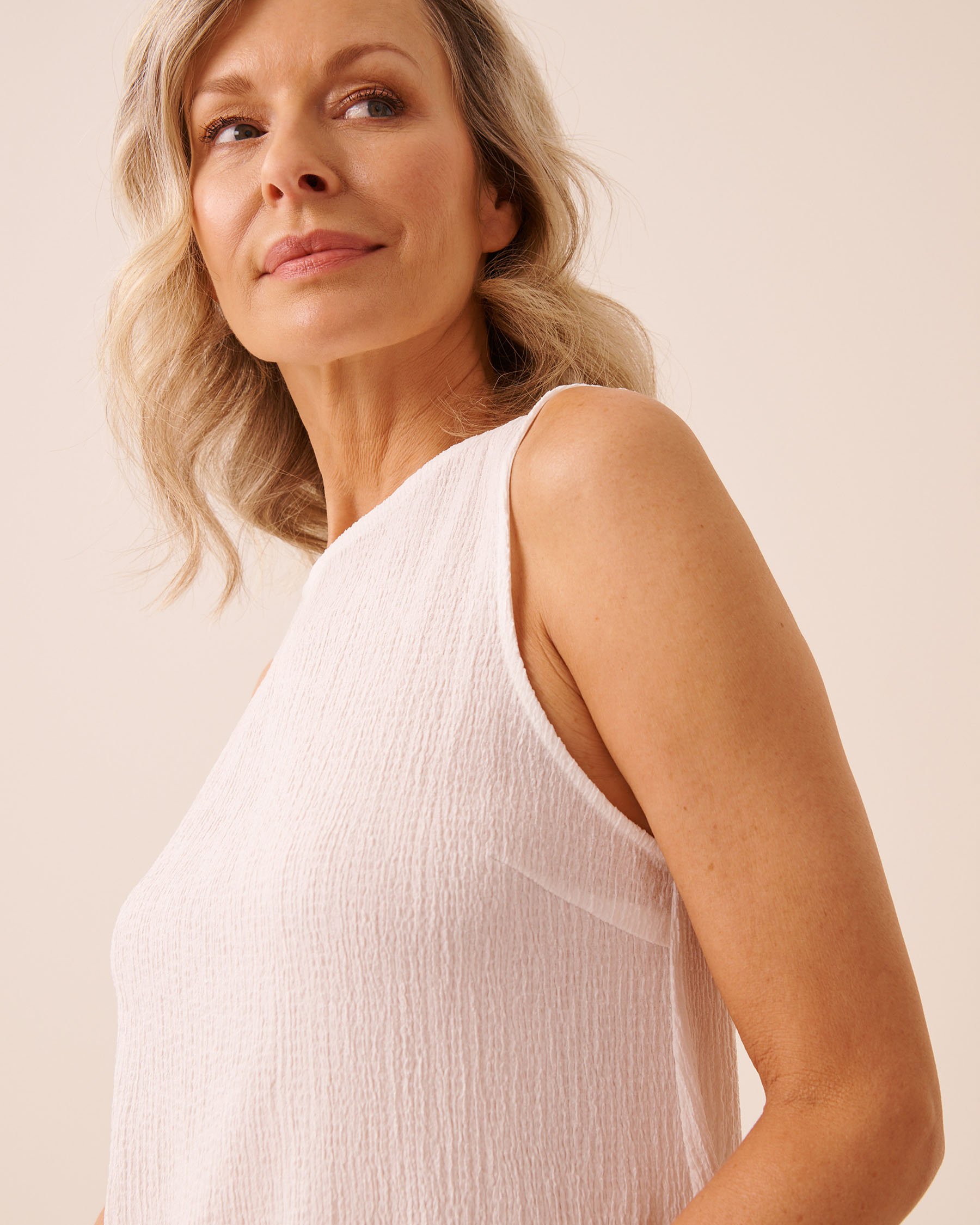 LA VIE EN ROSE AQUA Ruffled Crepe Knit Short Dress White 80300140 - View4