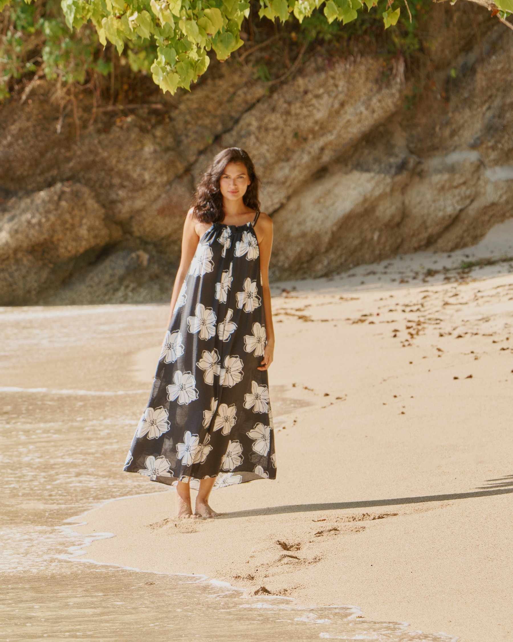 LA VIE EN ROSE AQUA Tropical Floral High-Neck Maxi Dress Black Hibiscus 80300138 - View1
