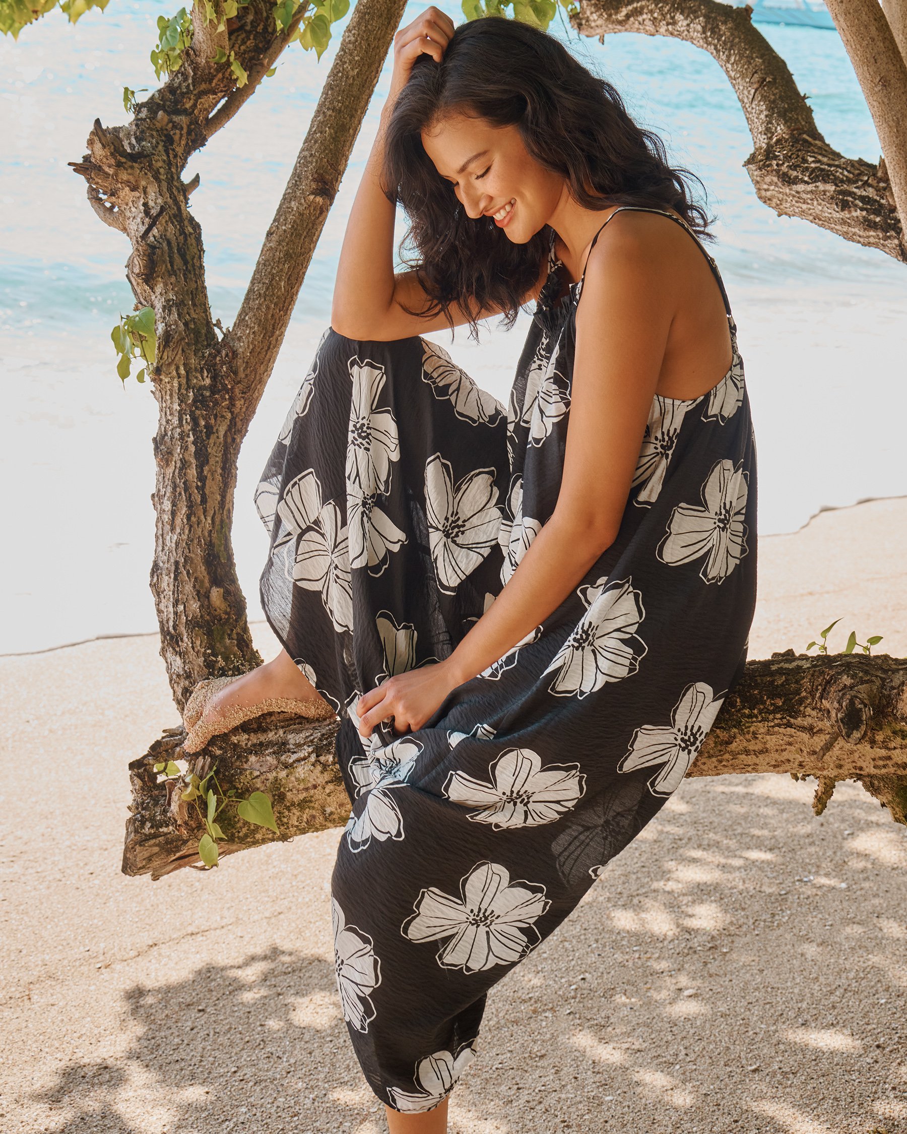 LA VIE EN ROSE AQUA Tropical Floral High-Neck Maxi Dress Black Hibiscus 80300138 - View2